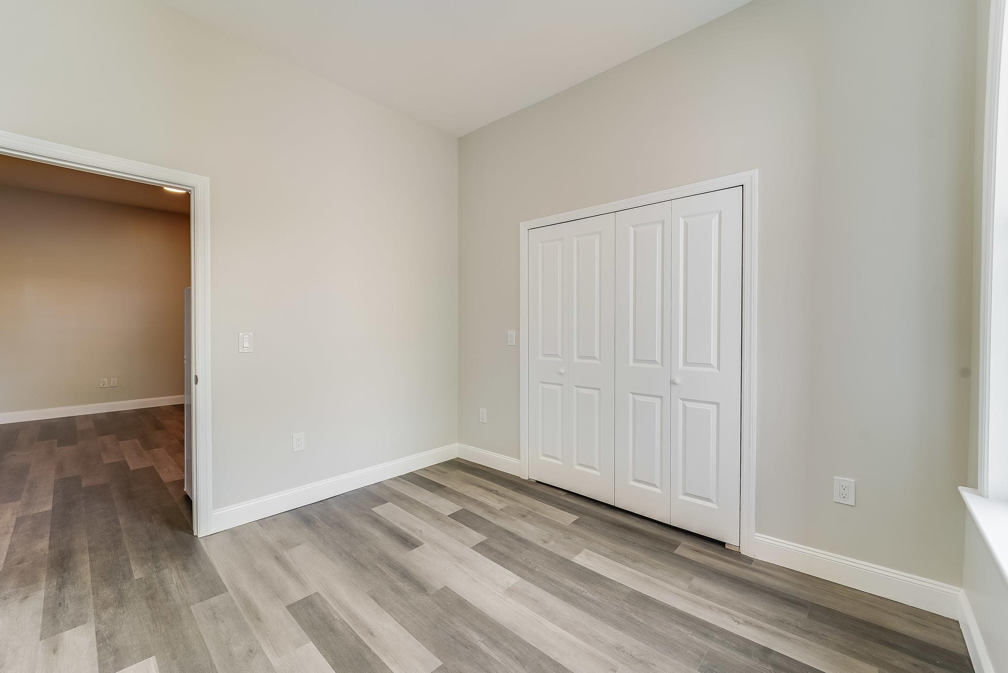 1076 SUMMIT AVE Unit: 1
