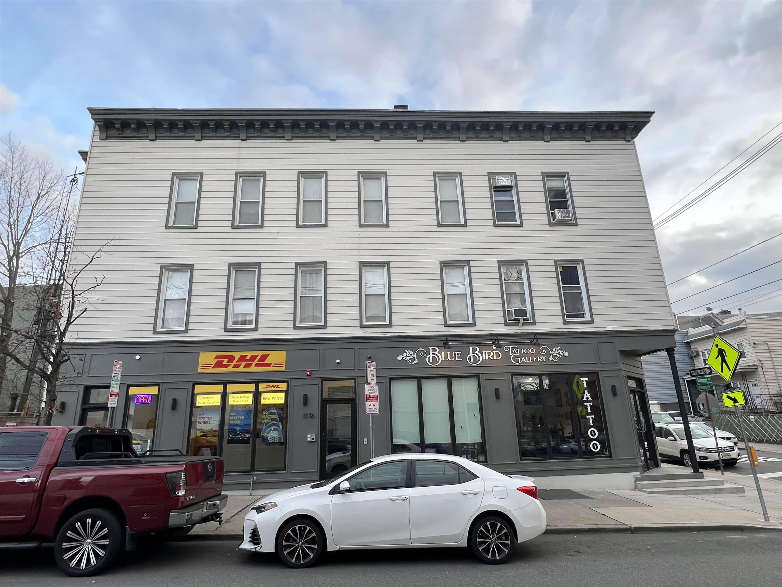 1076 SUMMIT AVE Unit: 1
