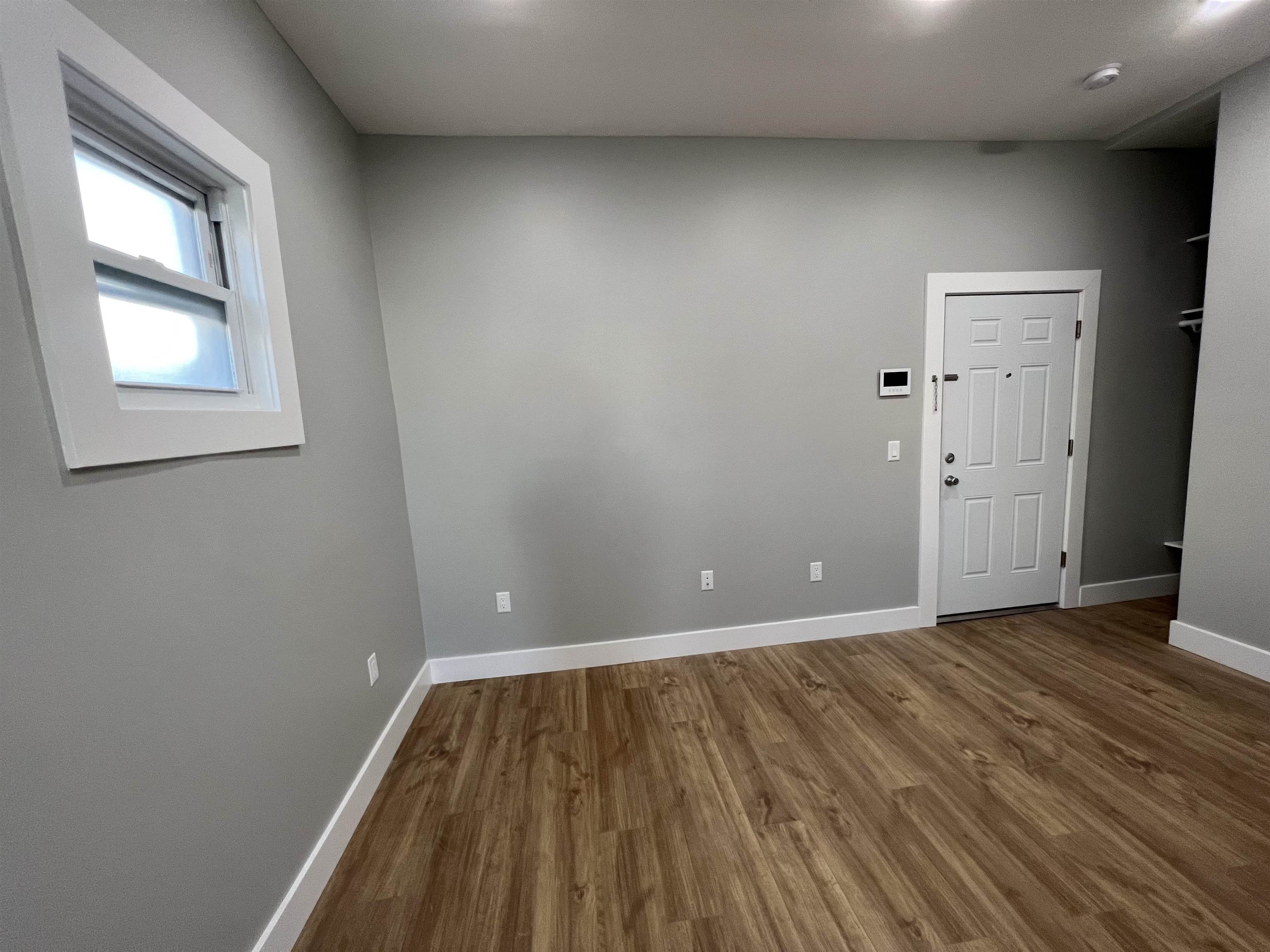 1076 SUMMIT AVE Unit: 4