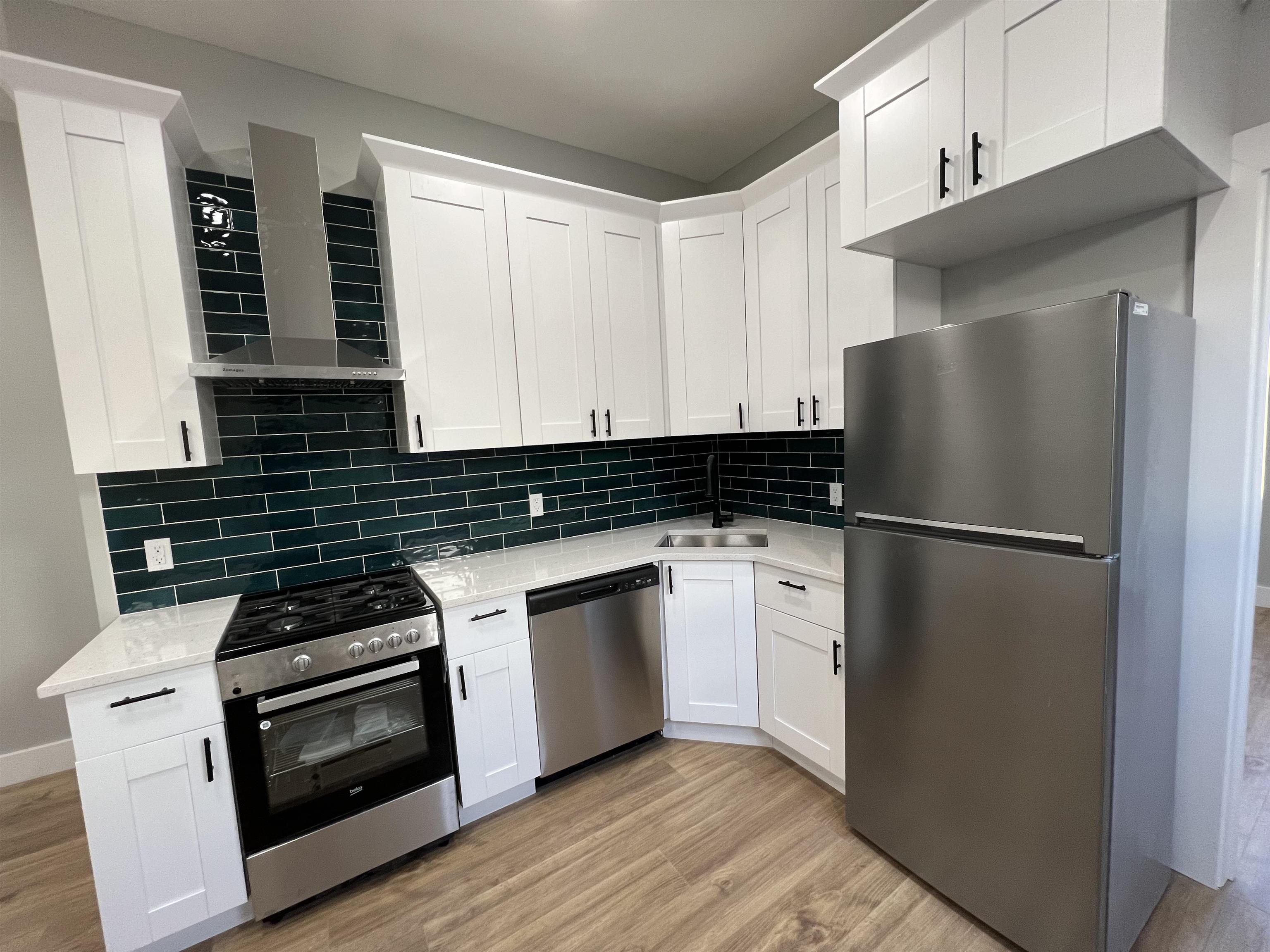 1076 SUMMIT AVE Unit: 4