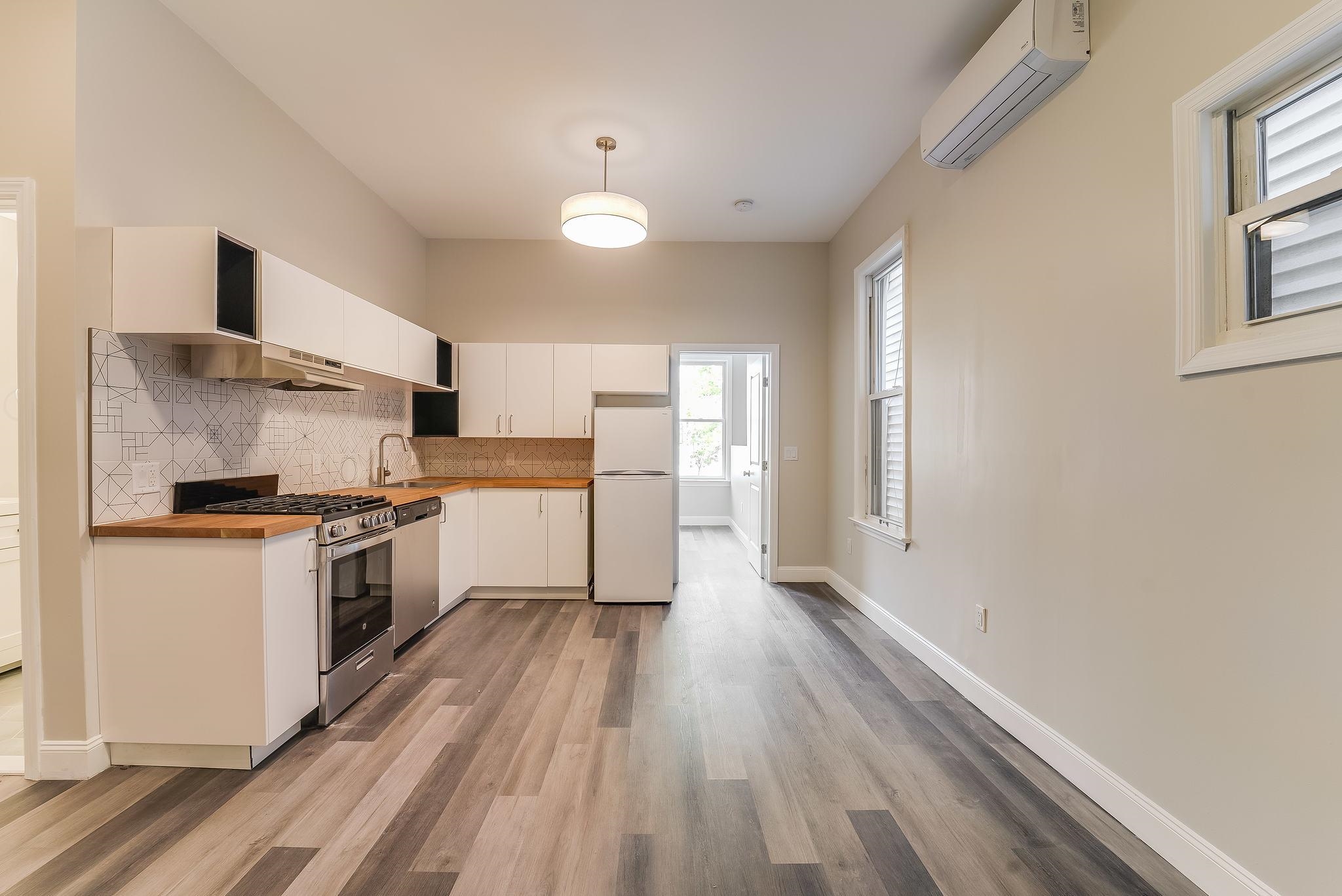 1076 SUMMIT AVE Unit: 1