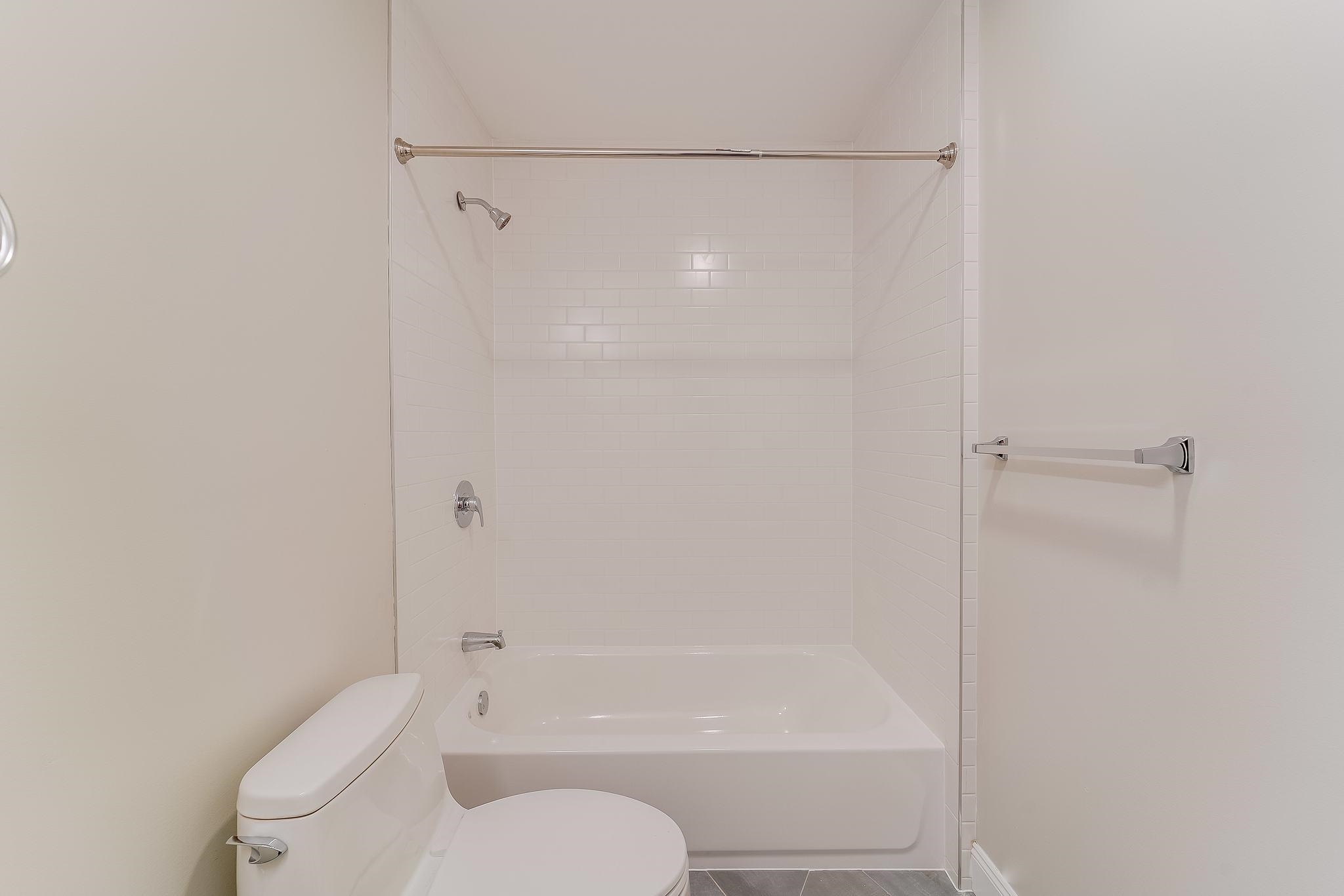 1076 SUMMIT AVE Unit: 1