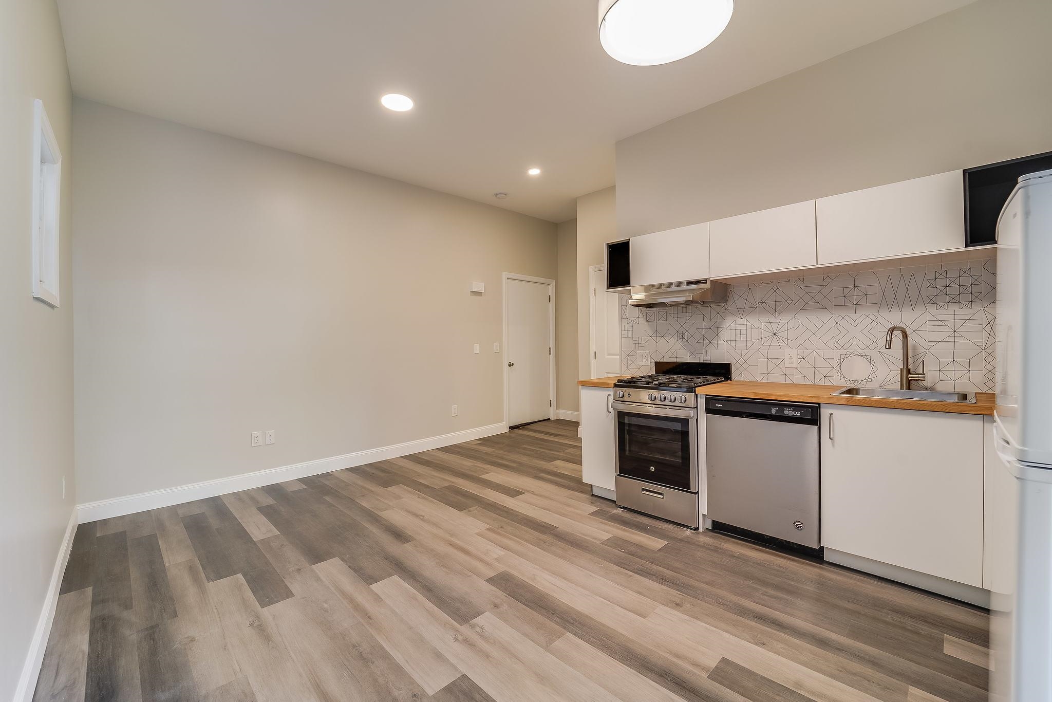 1076 SUMMIT AVE Unit: 1