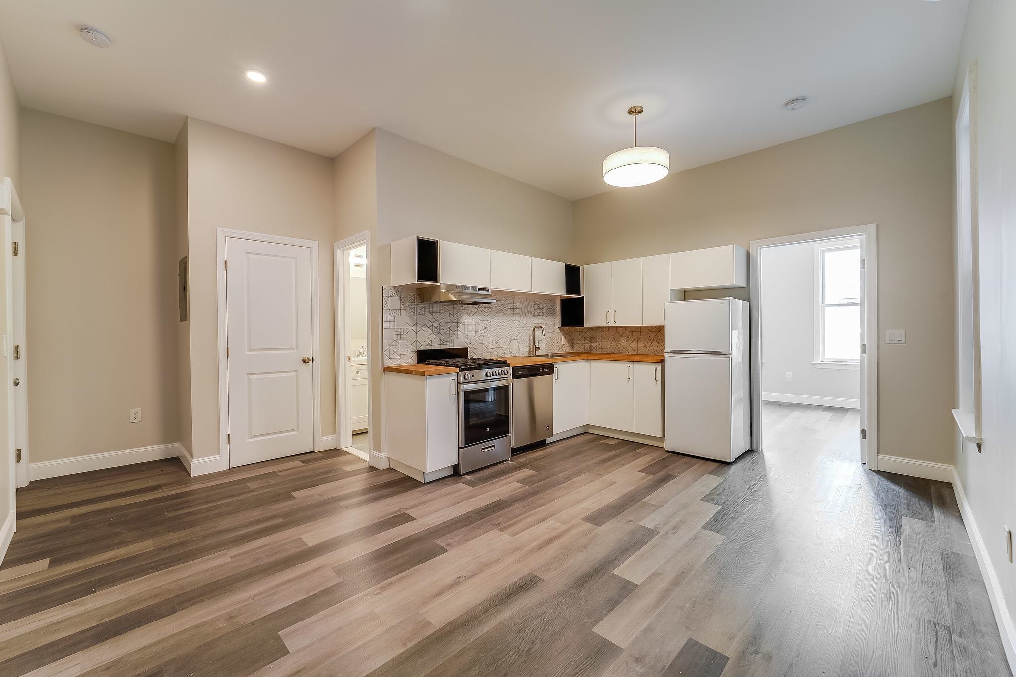 1076 SUMMIT AVE Unit: 1