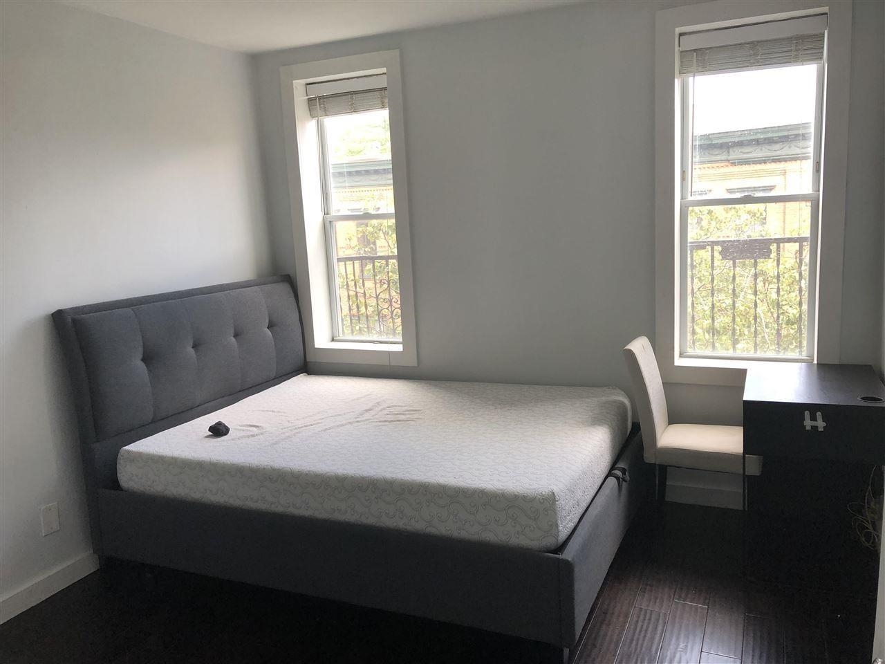 100 PARK AVE Unit: 4