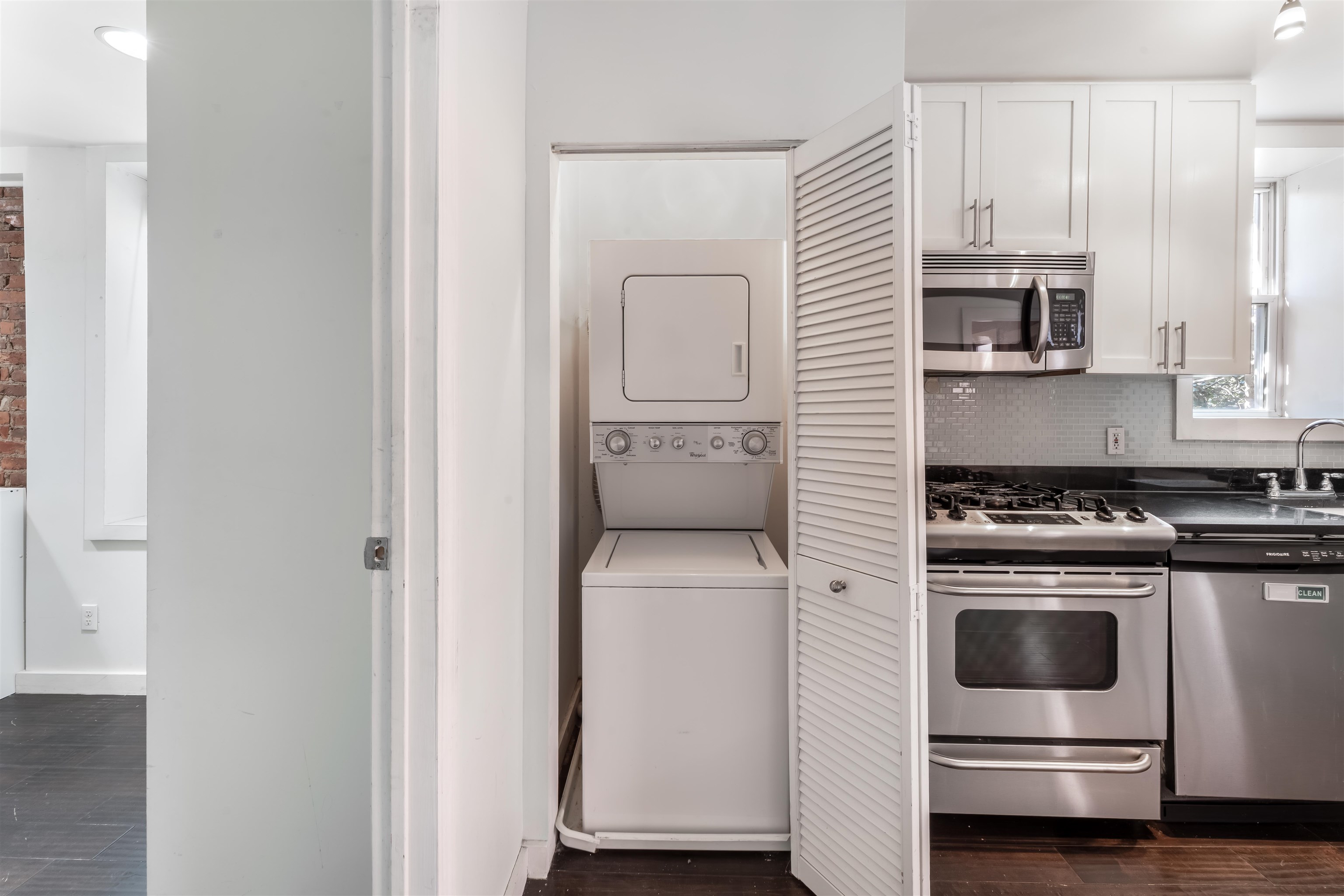 100 PARK AVE Unit: 4