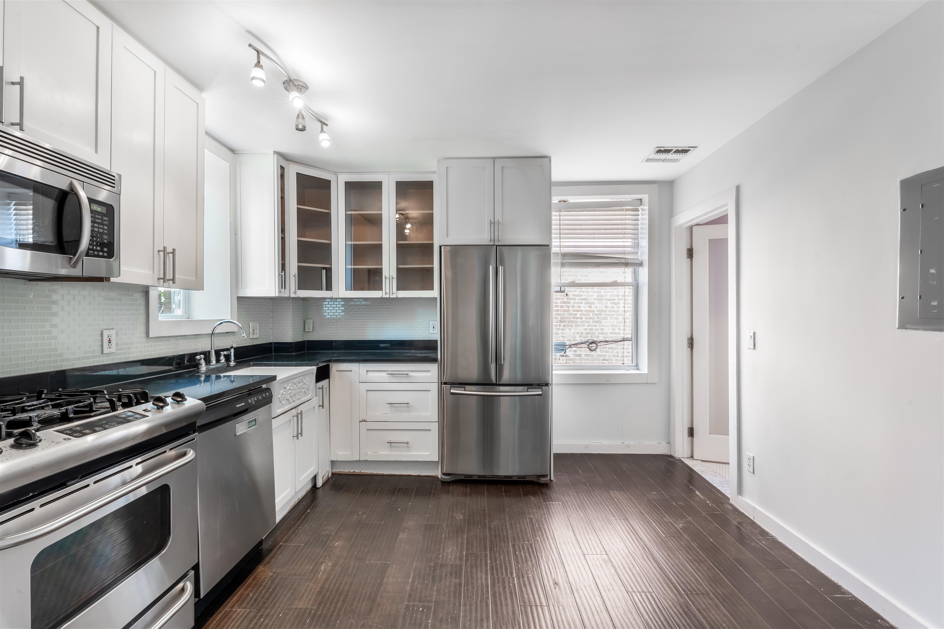 100 PARK AVE Unit: 4