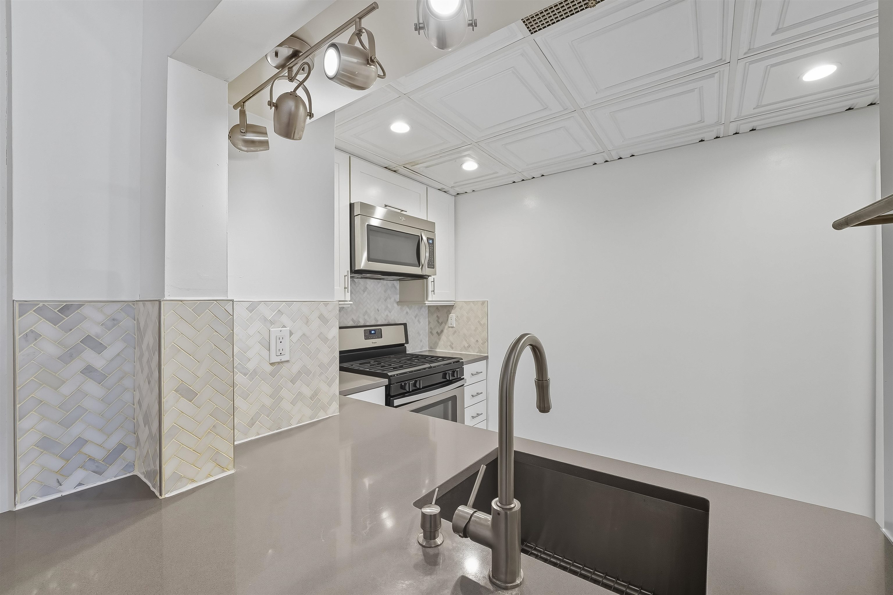 227 CHRISTOPHER COLUMBUS DR Unit: 119B