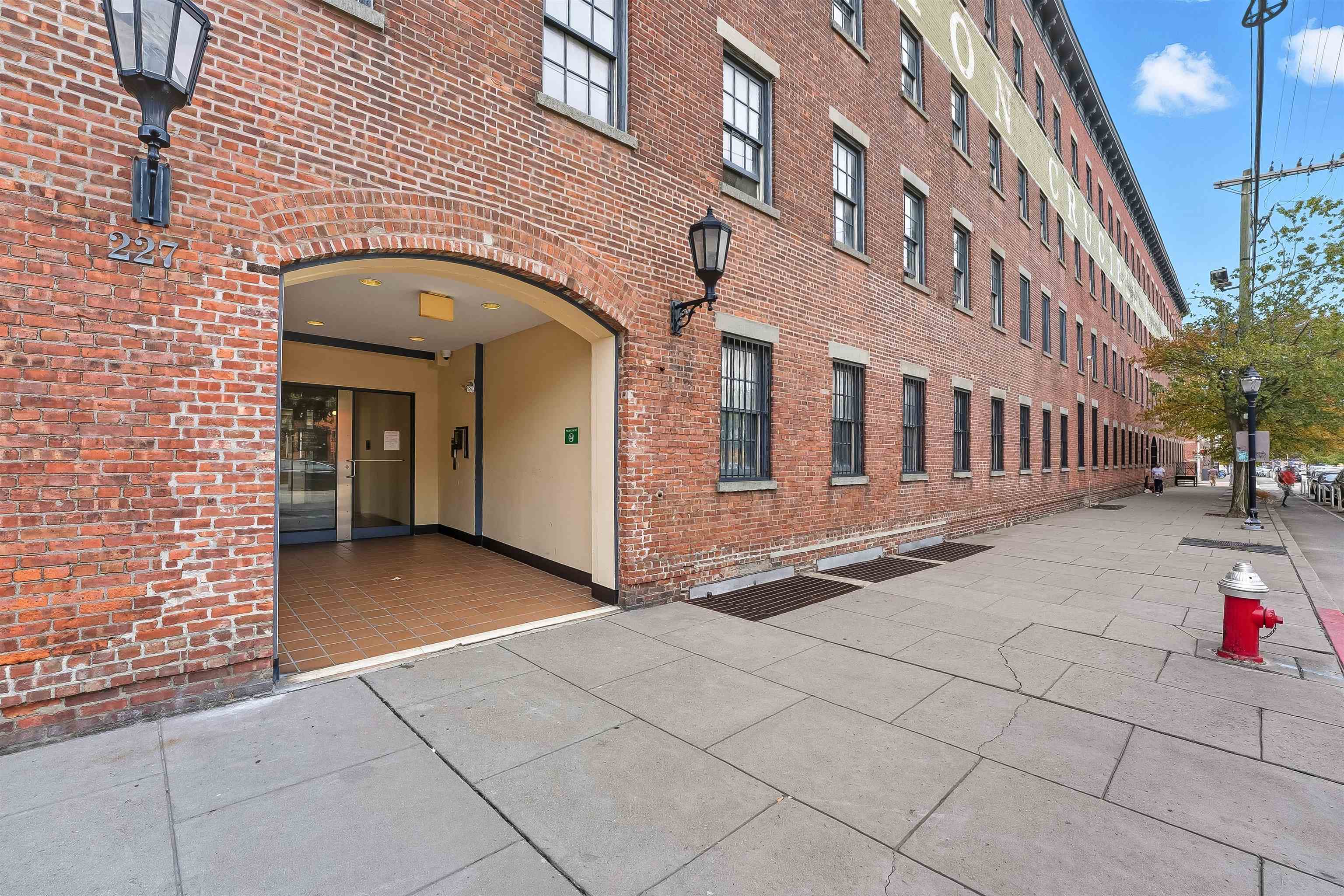 227 CHRISTOPHER COLUMBUS DR Unit: 119B