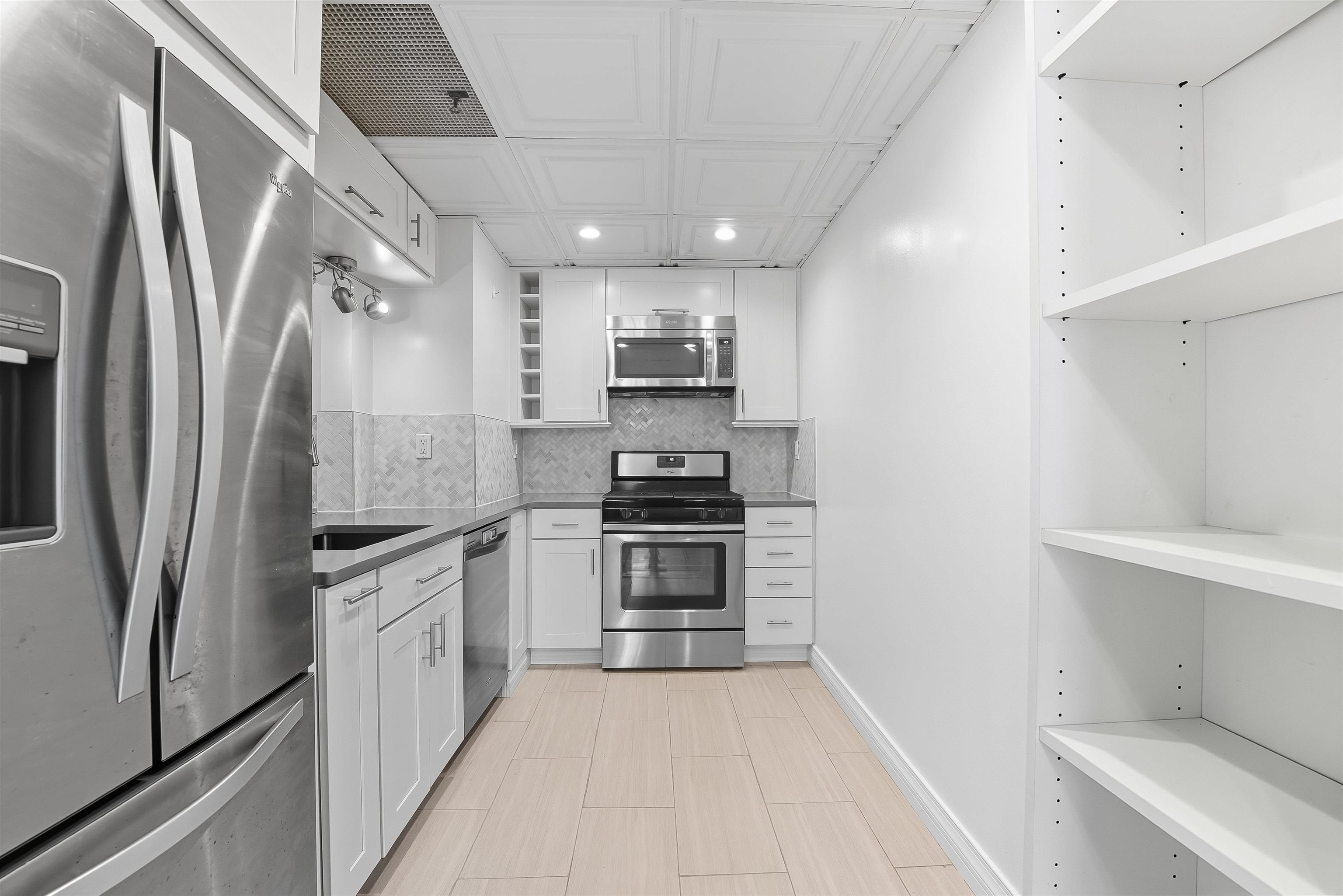 227 CHRISTOPHER COLUMBUS DR Unit: 119B