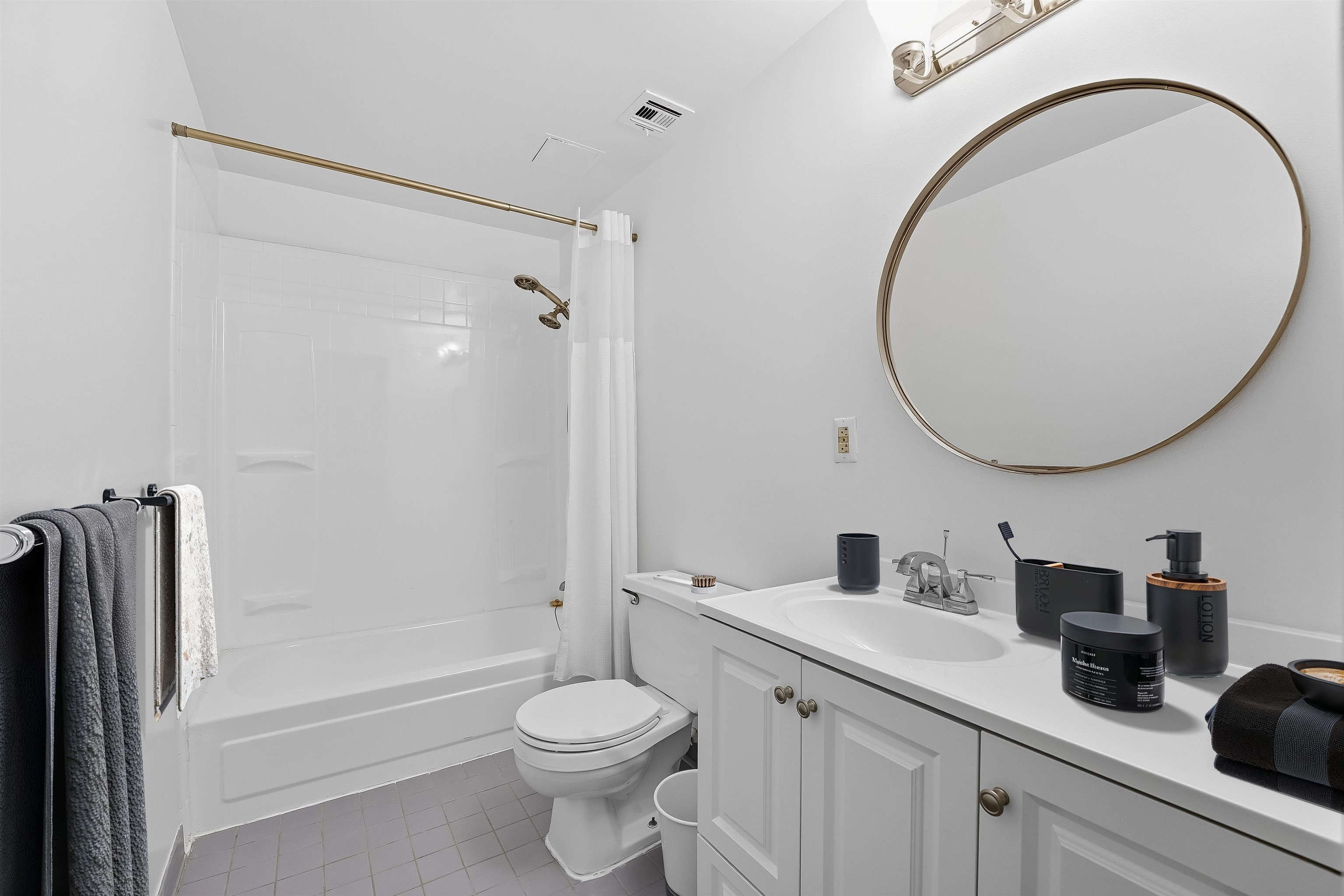 227 CHRISTOPHER COLUMBUS DR Unit: 119B