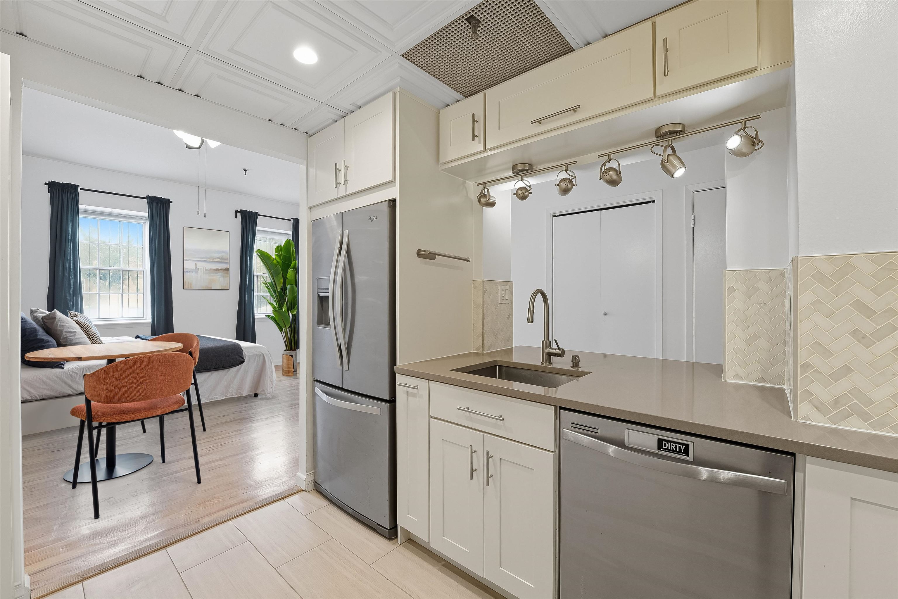 227 CHRISTOPHER COLUMBUS DR Unit: 119B