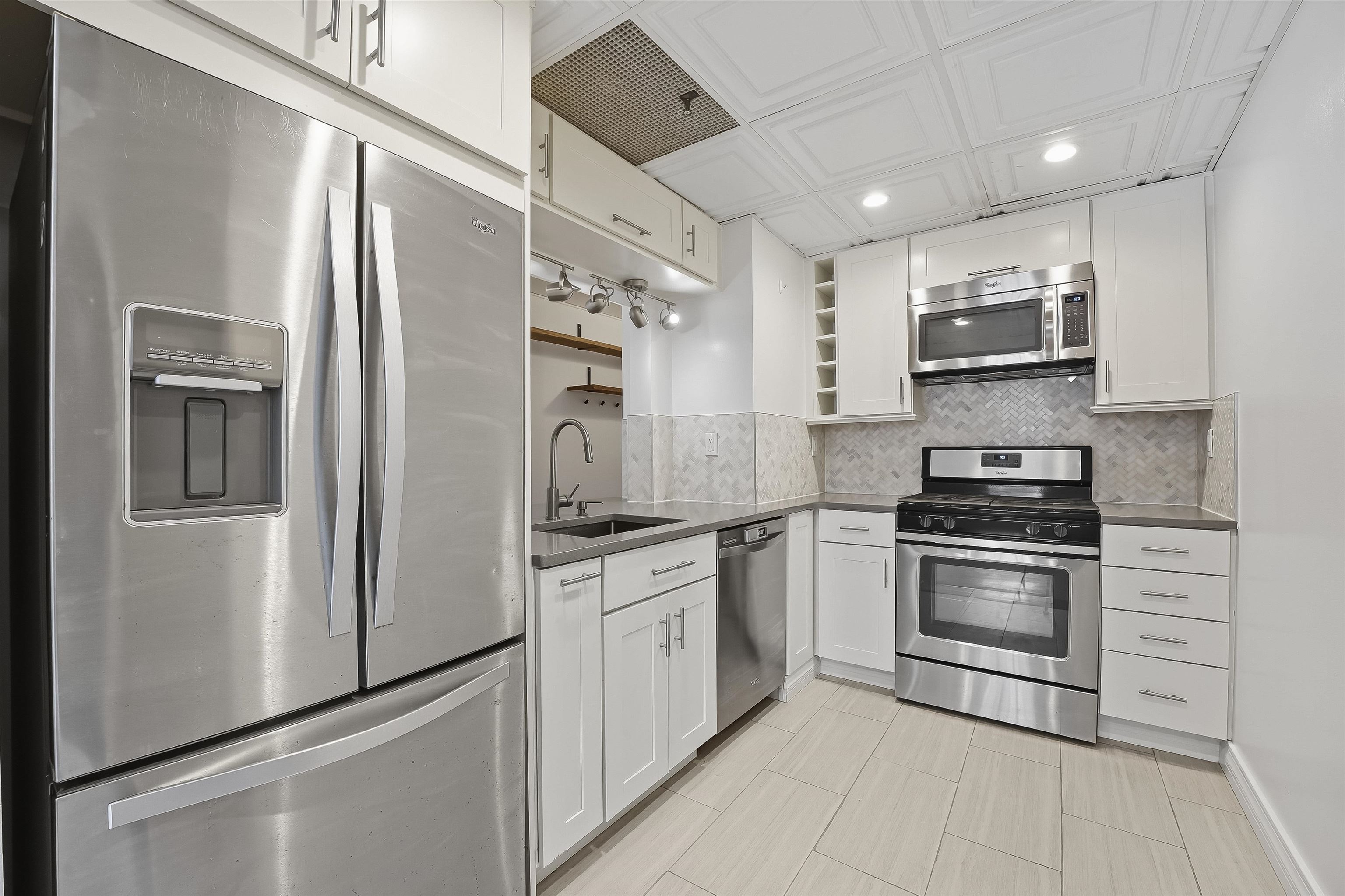 227 CHRISTOPHER COLUMBUS DR Unit: 119B