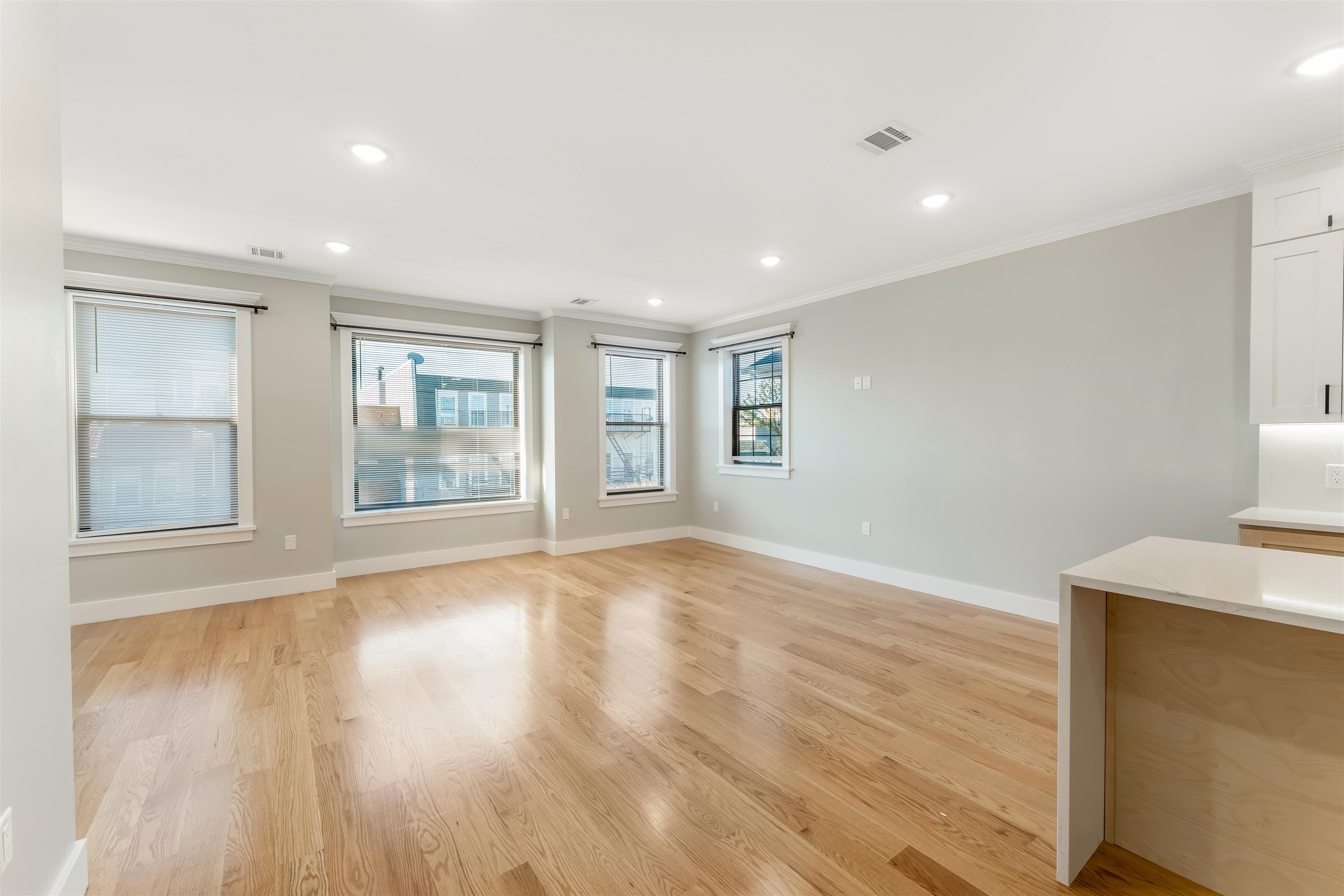 230 GRIFFITH ST Unit: 1