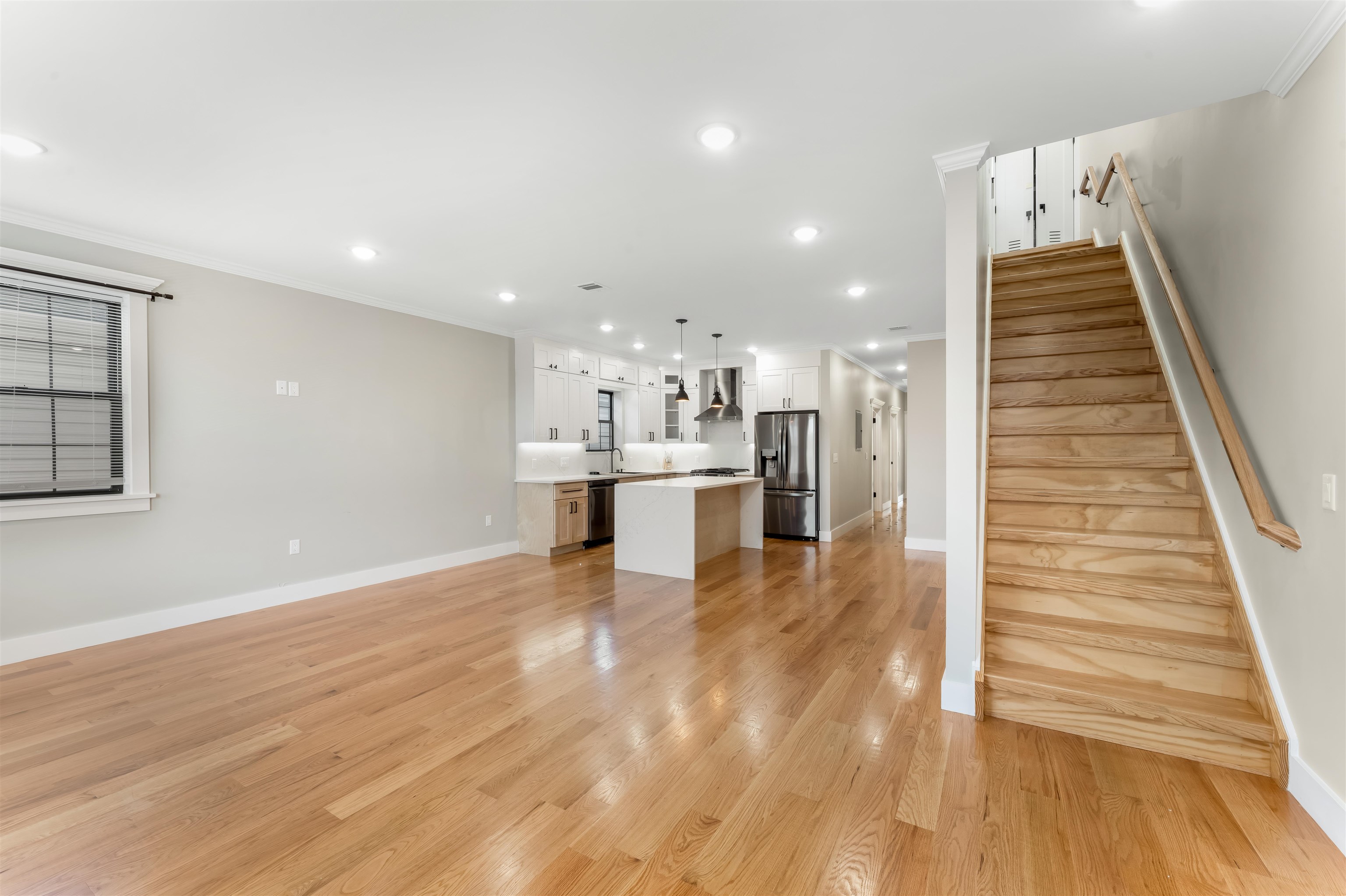 230 GRIFFITH ST Unit: 1