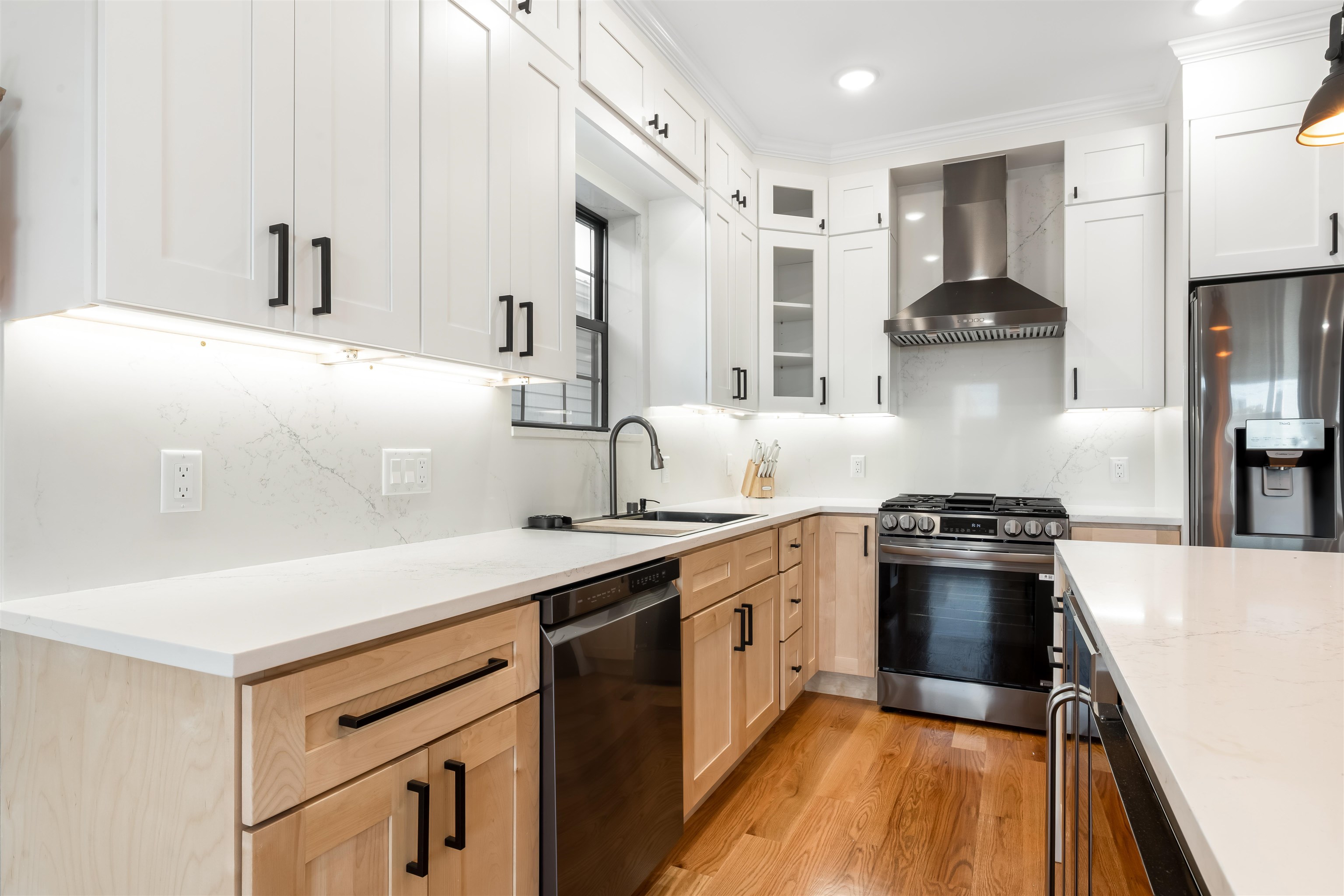230 GRIFFITH ST Unit: 1