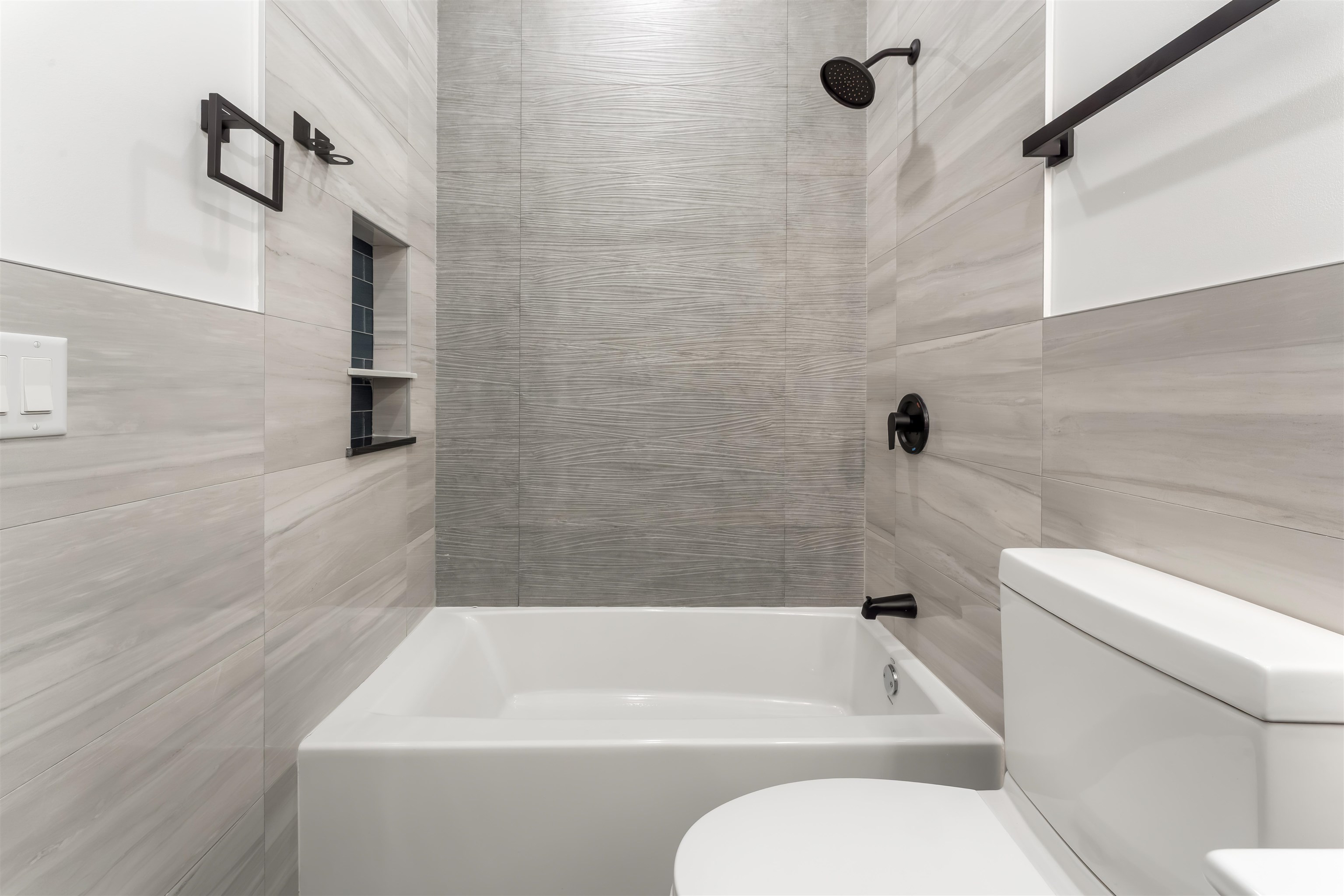 230 GRIFFITH ST Unit: 1