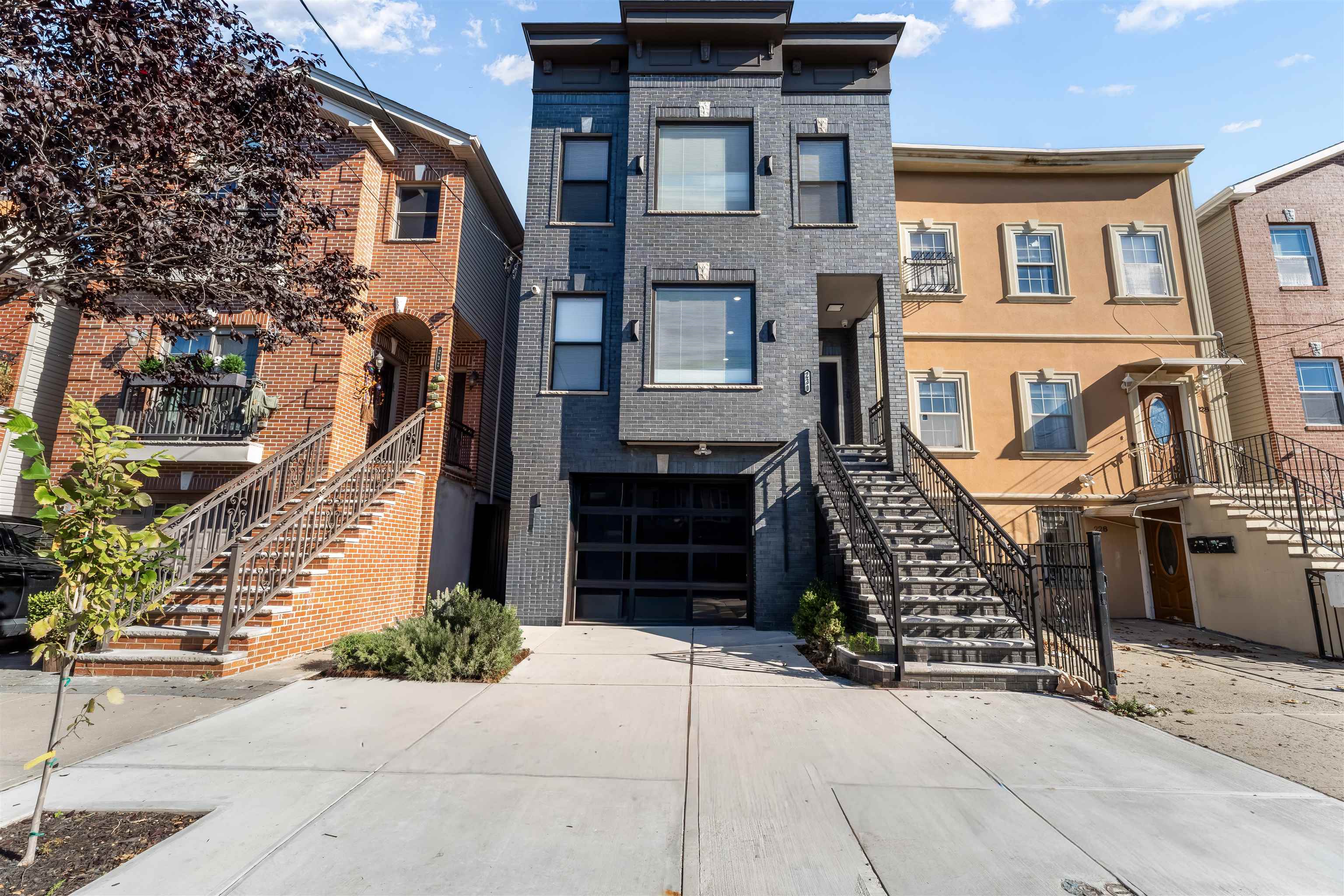 230 GRIFFITH ST Unit: 1