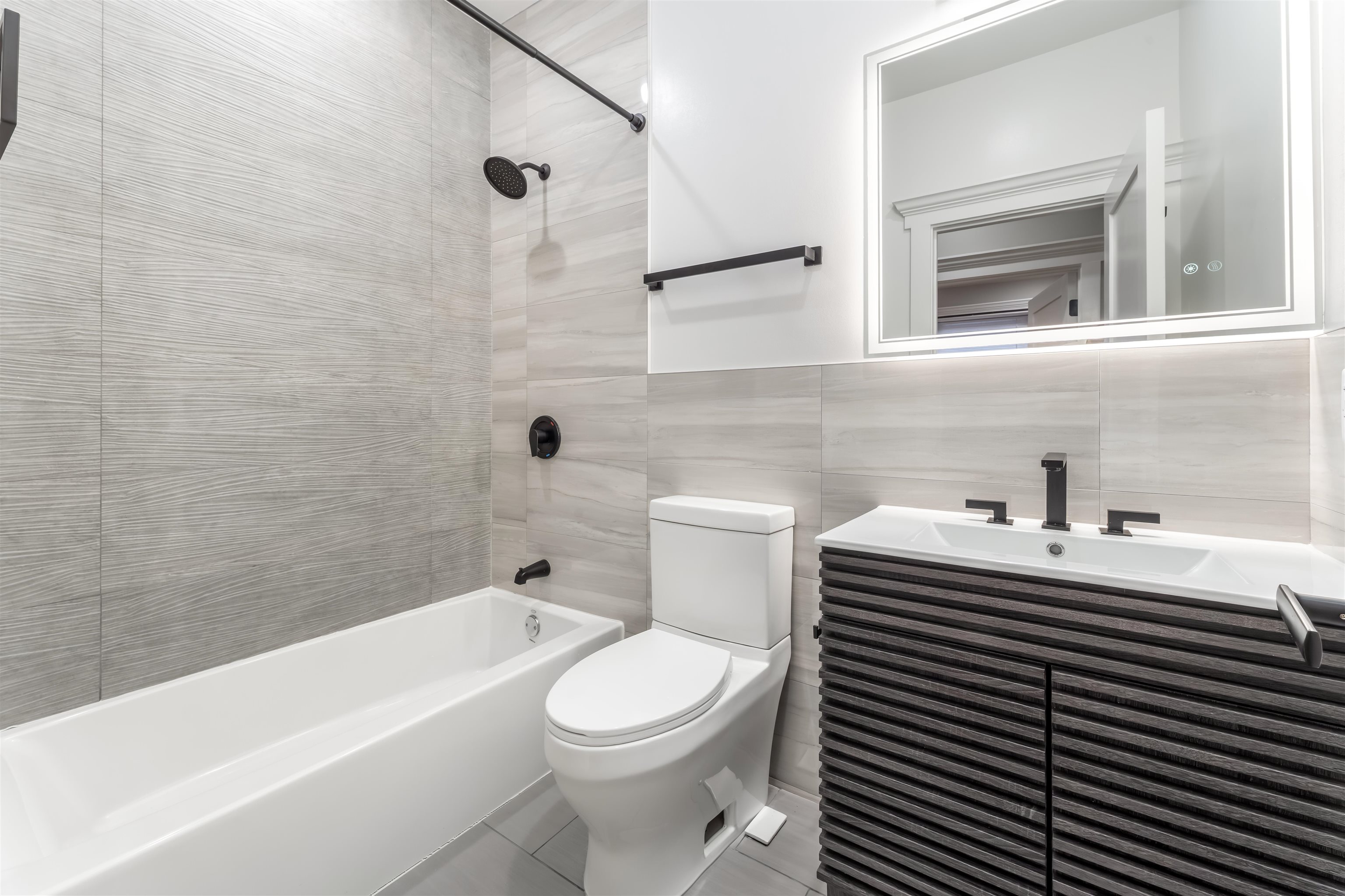 230 GRIFFITH ST Unit: 1