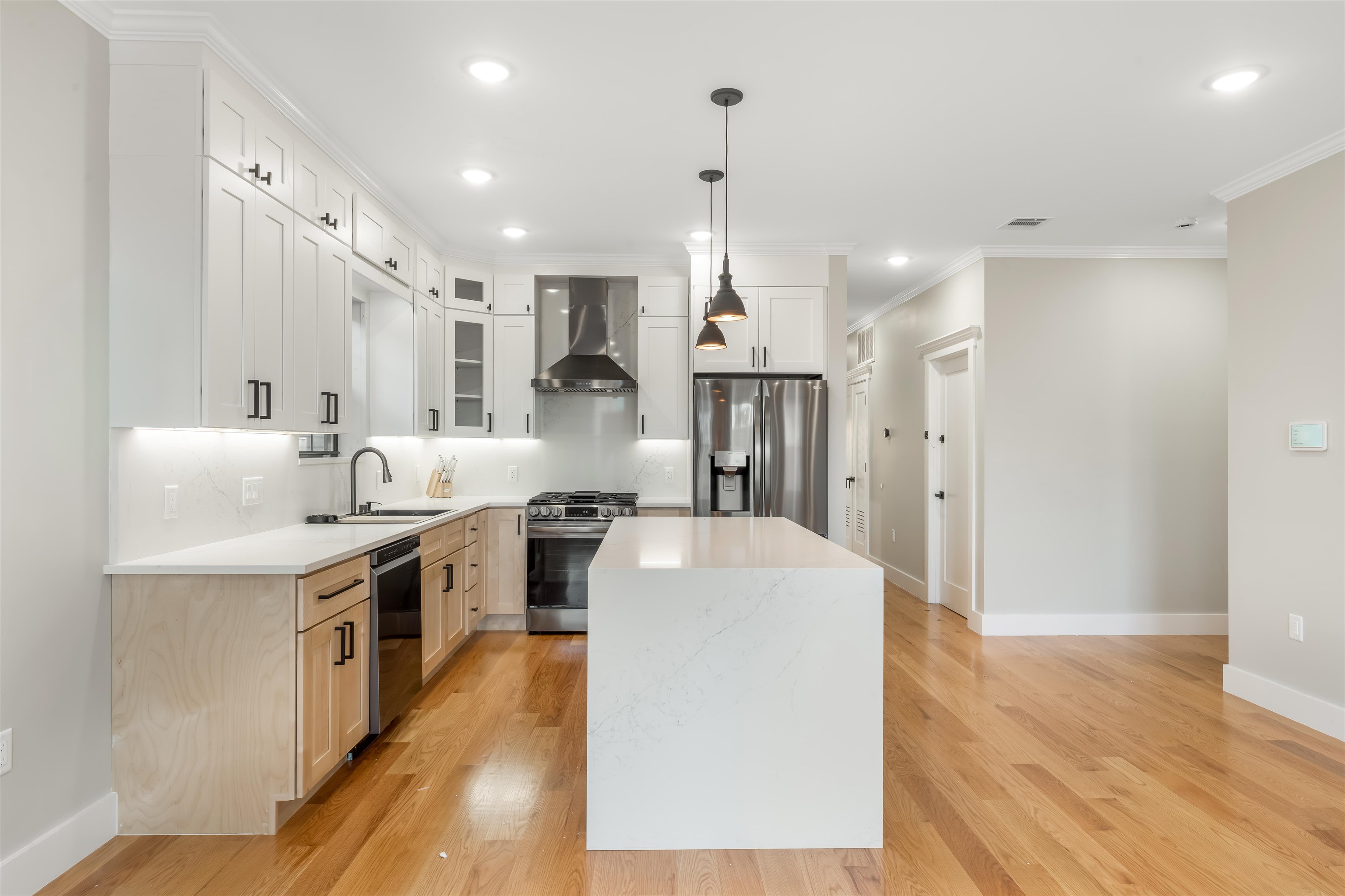 230 GRIFFITH ST Unit: 1