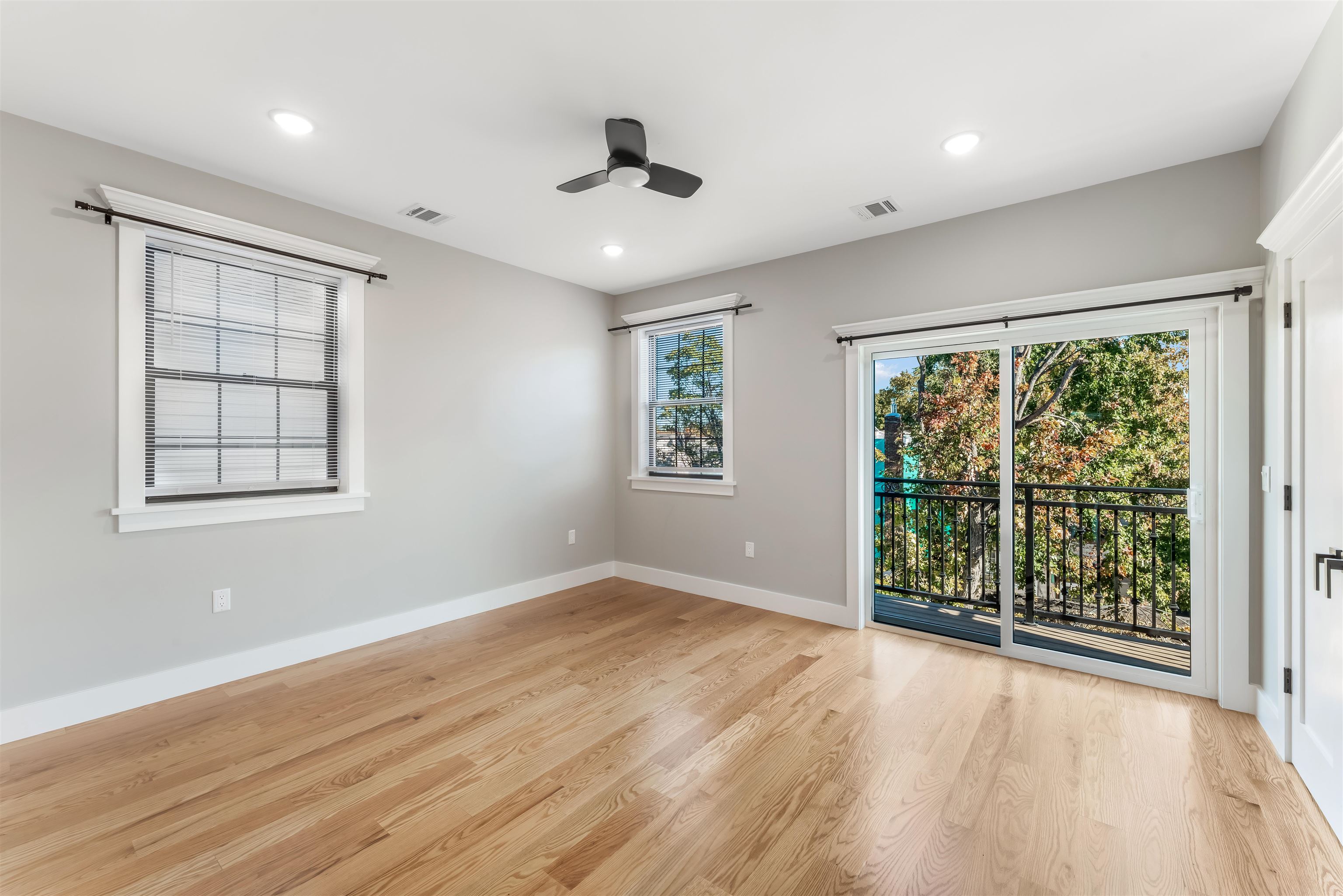 230 GRIFFITH ST Unit: 1