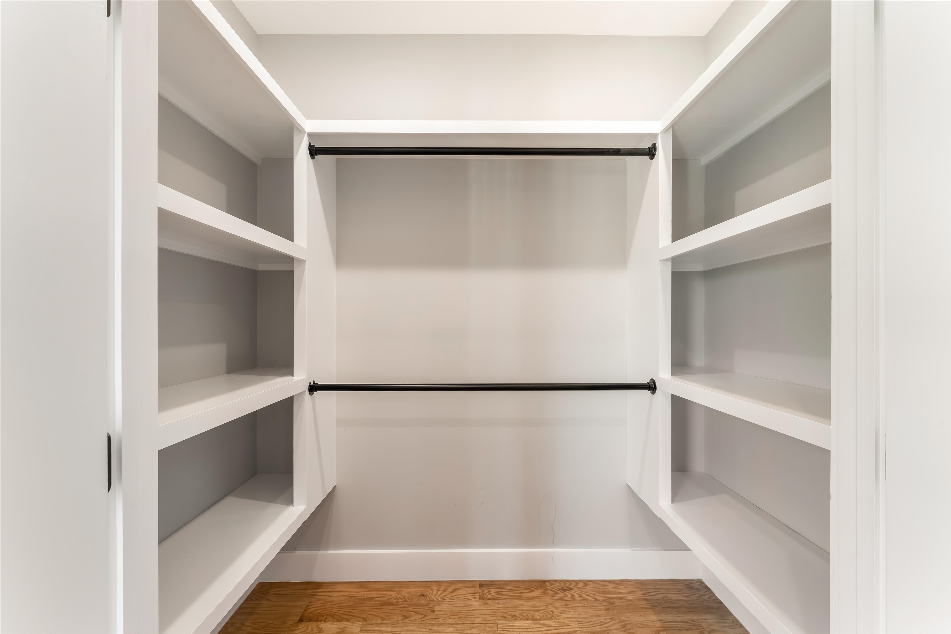 230 GRIFFITH ST Unit: 1