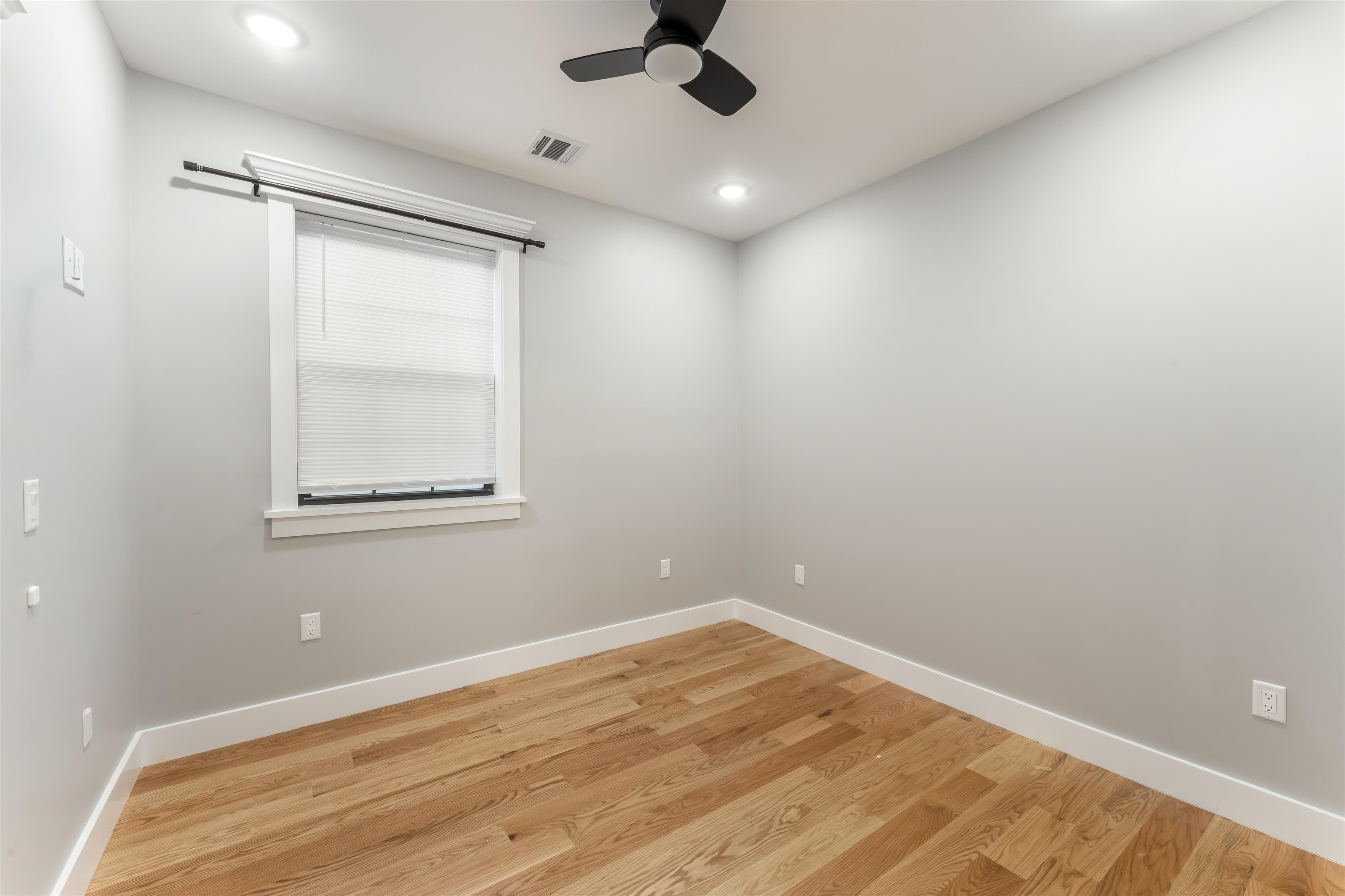 230 GRIFFITH ST Unit: 1