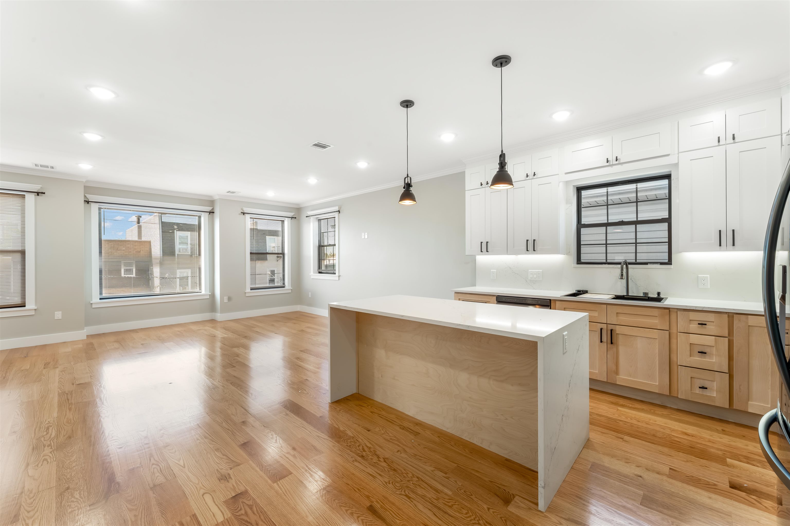 230 GRIFFITH ST Unit: 1