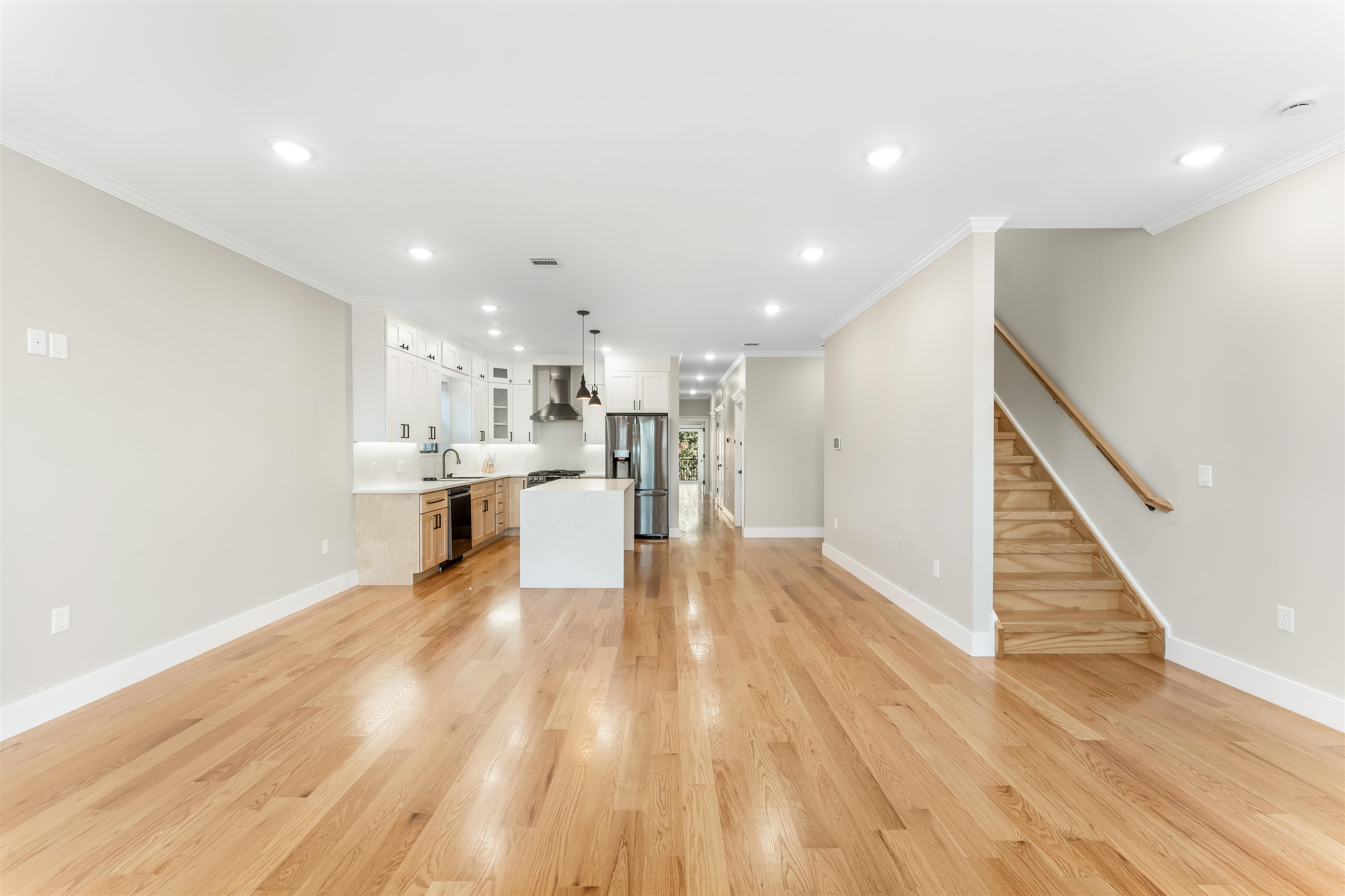 230 GRIFFITH ST Unit: 1