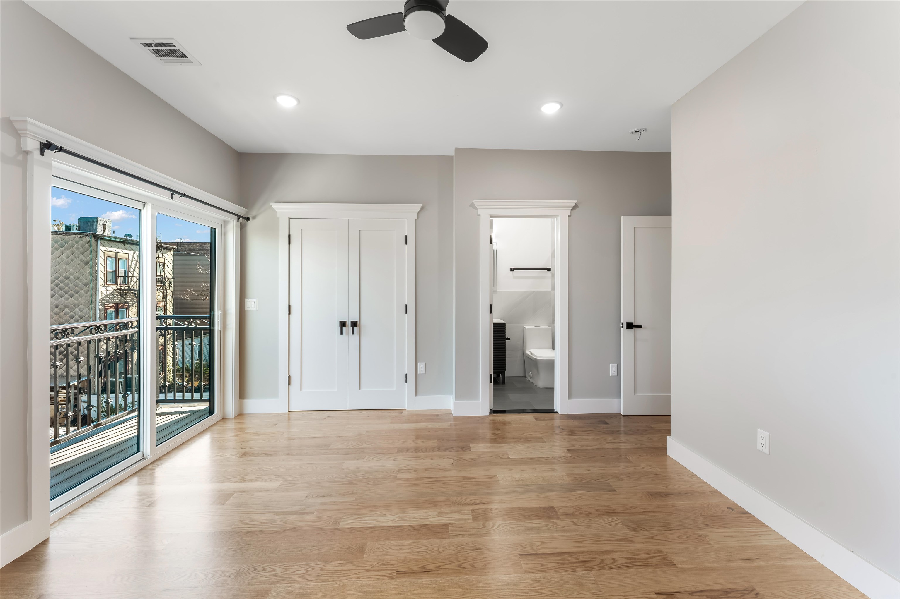 230 GRIFFITH ST Unit: 1