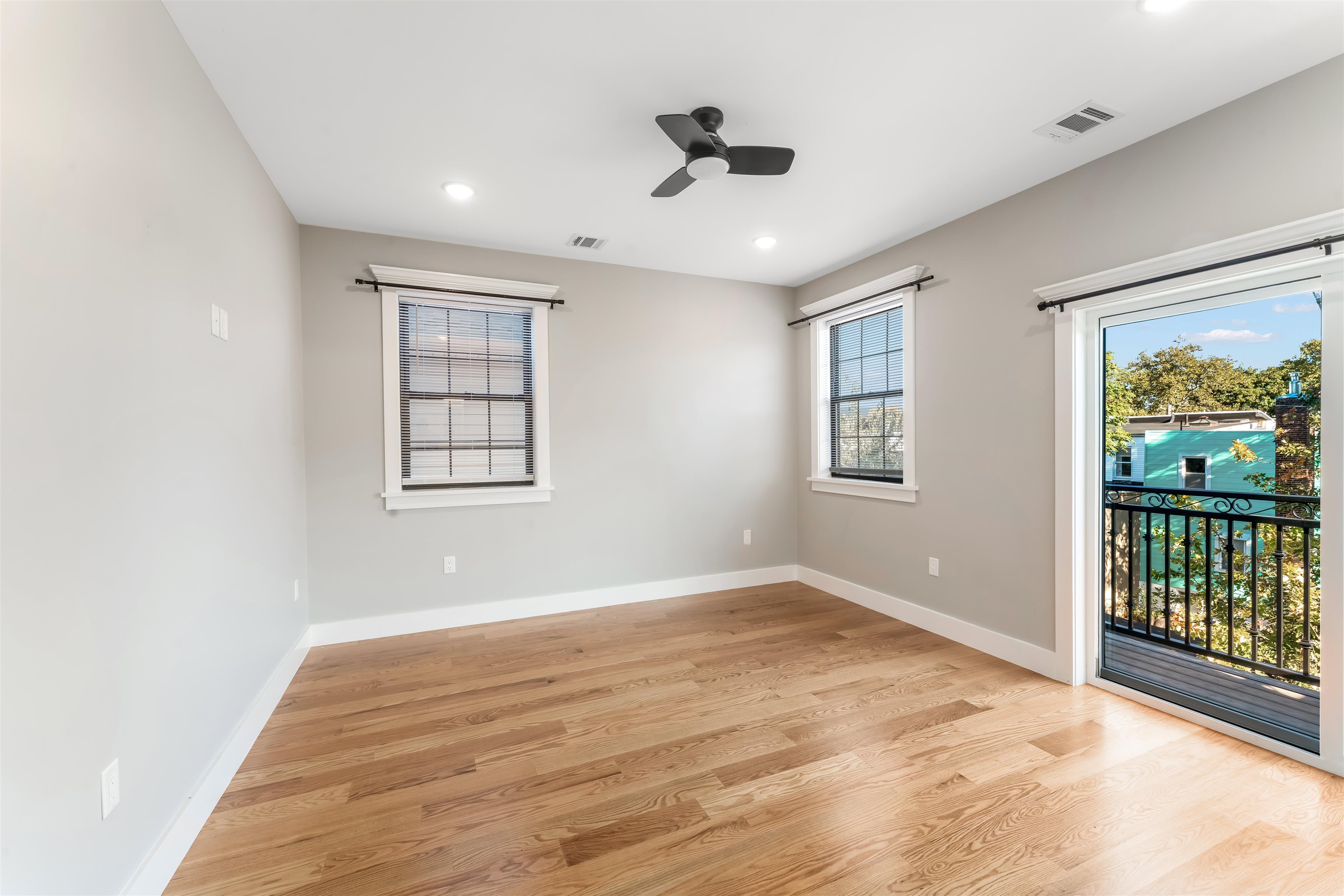 230 GRIFFITH ST Unit: 1