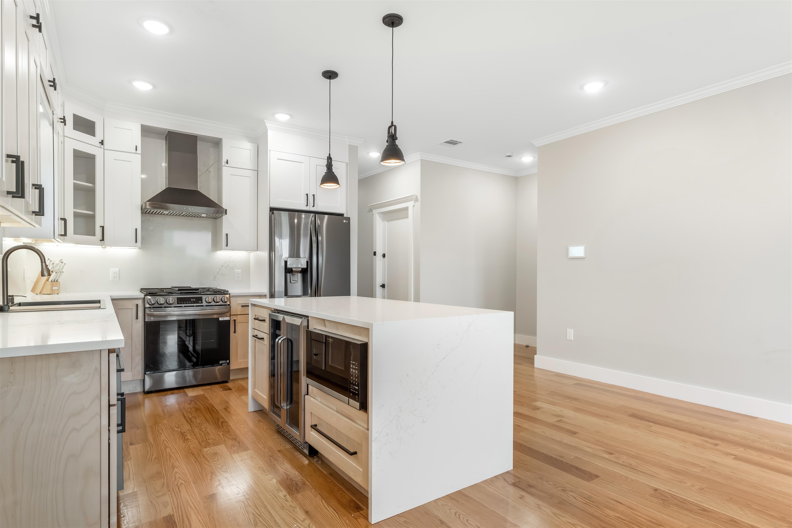 230 GRIFFITH ST Unit: 1