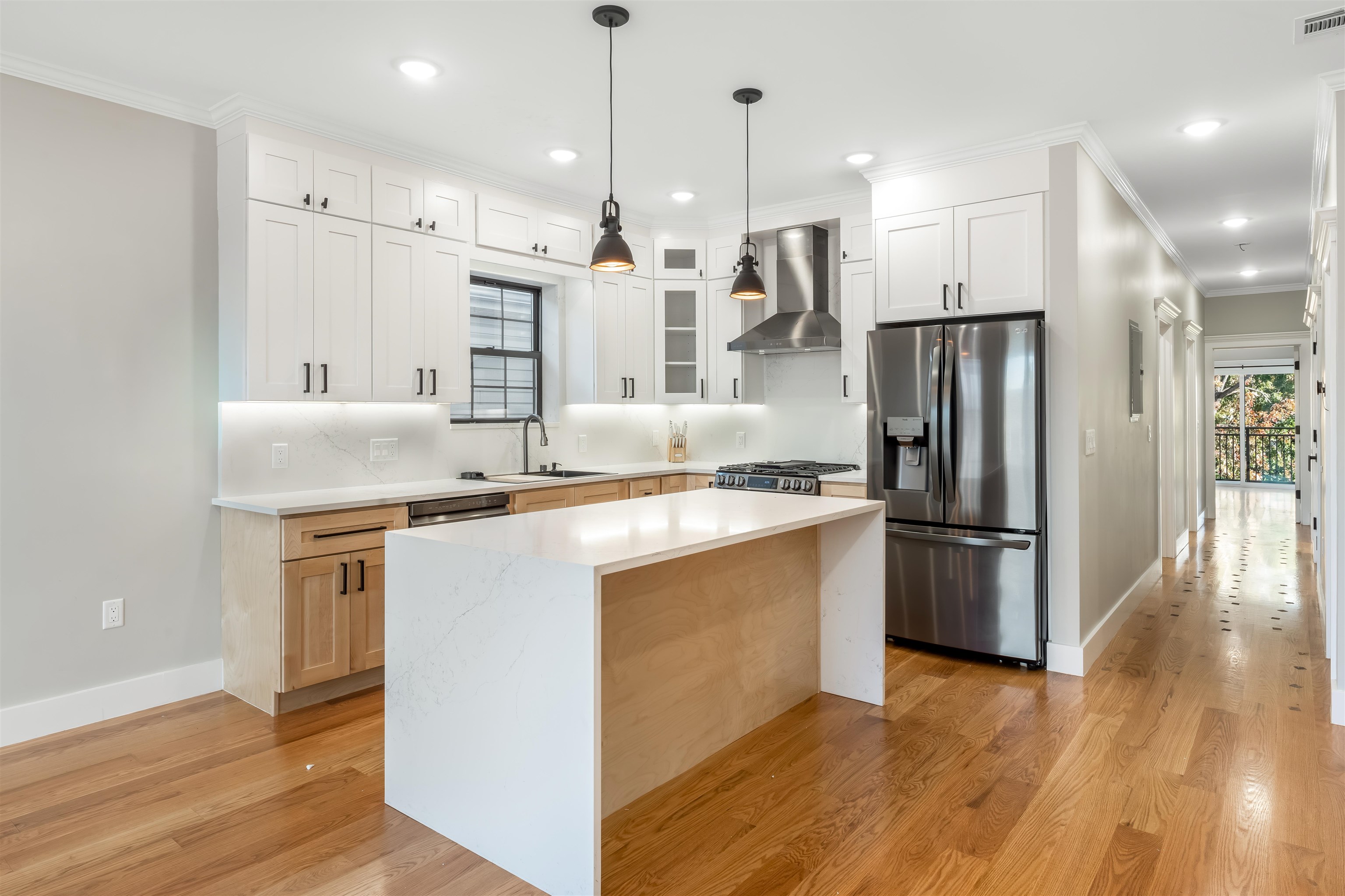 230 GRIFFITH ST Unit: 1