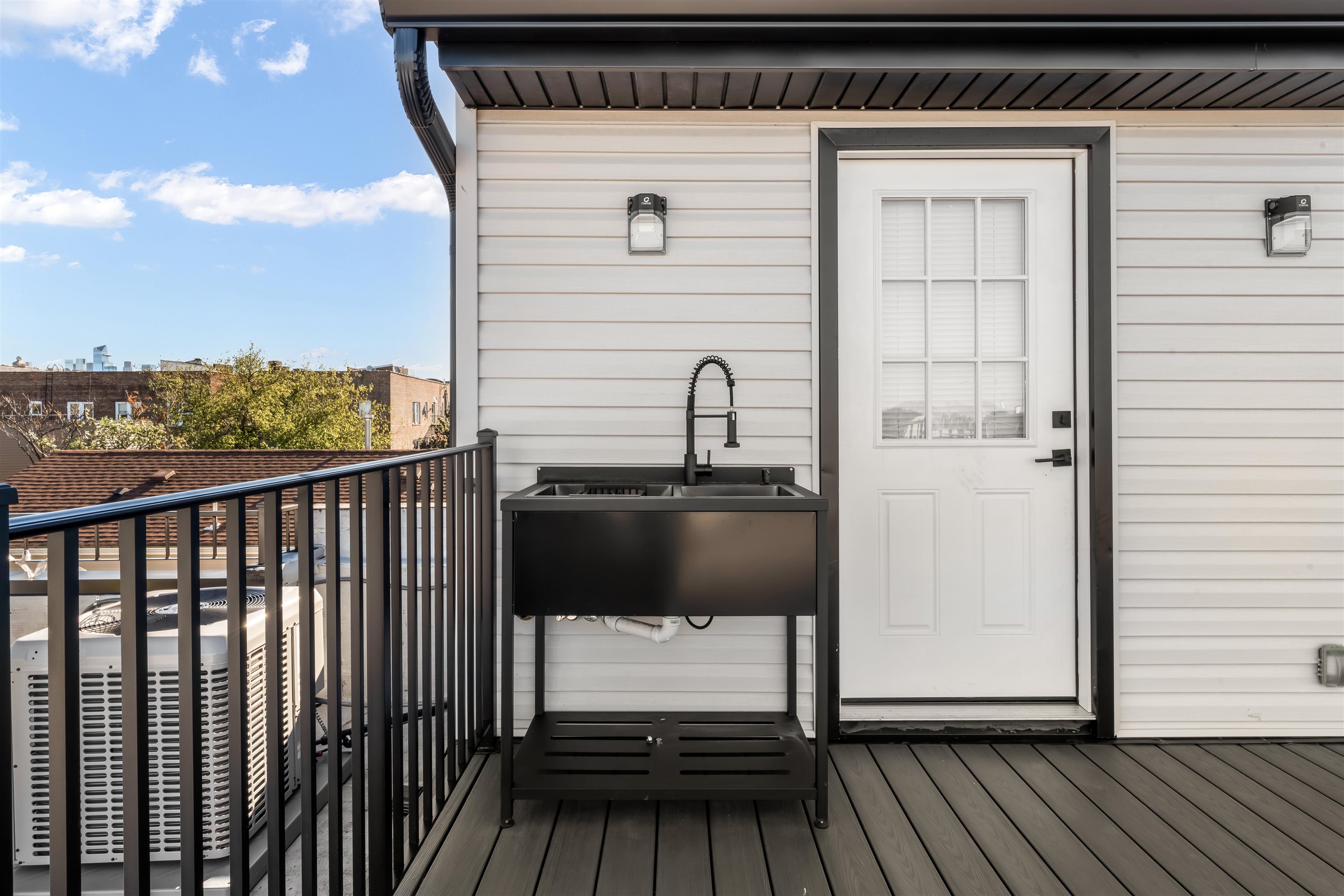 230 GRIFFITH ST Unit: 2