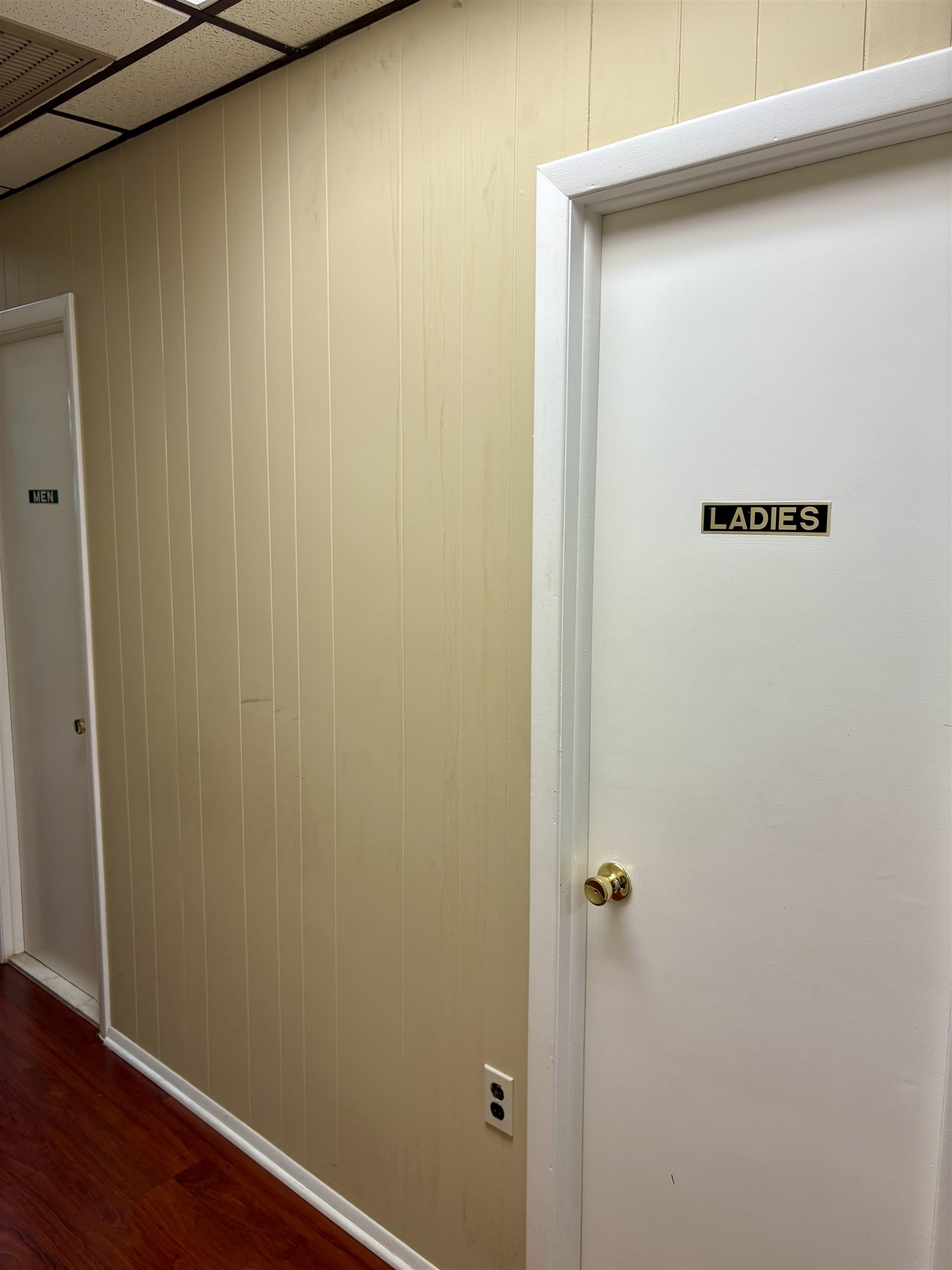 23 WEST 8TH ST Unit: Ground Floor Office Suite