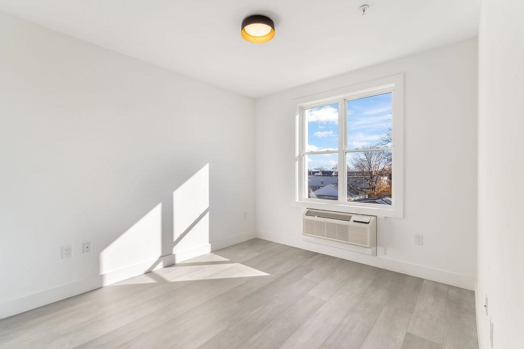 43-45 32ND ST Unit: 305