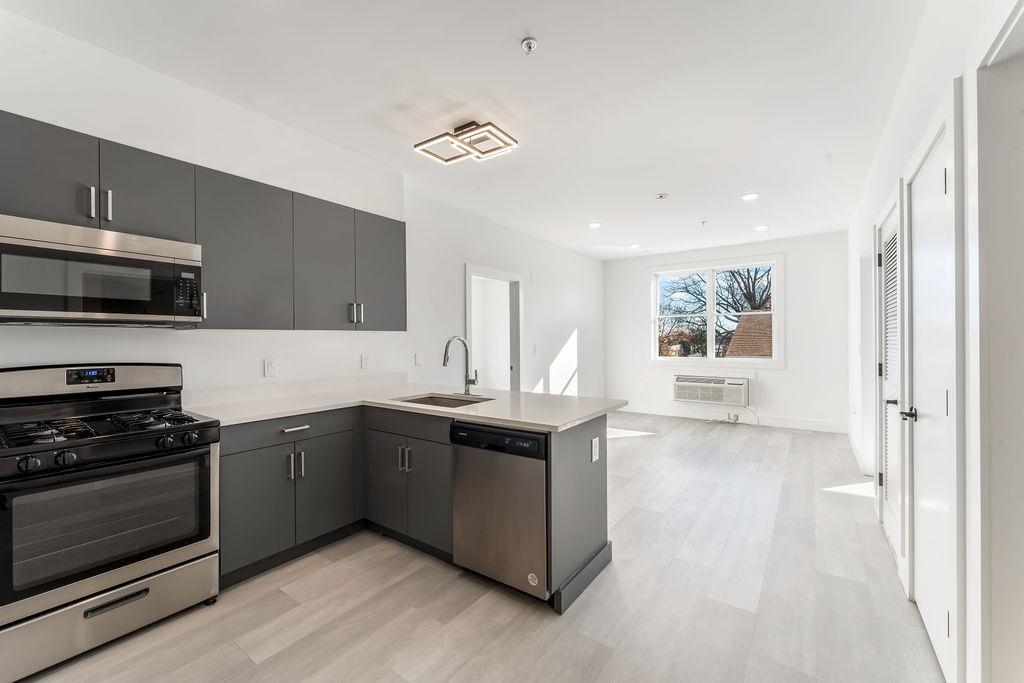 43-45 32ND ST Unit: 305