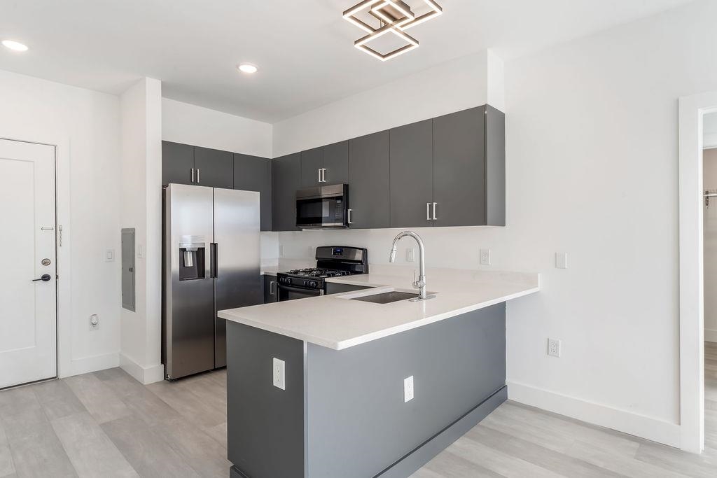 43-45 32ND ST Unit: 305