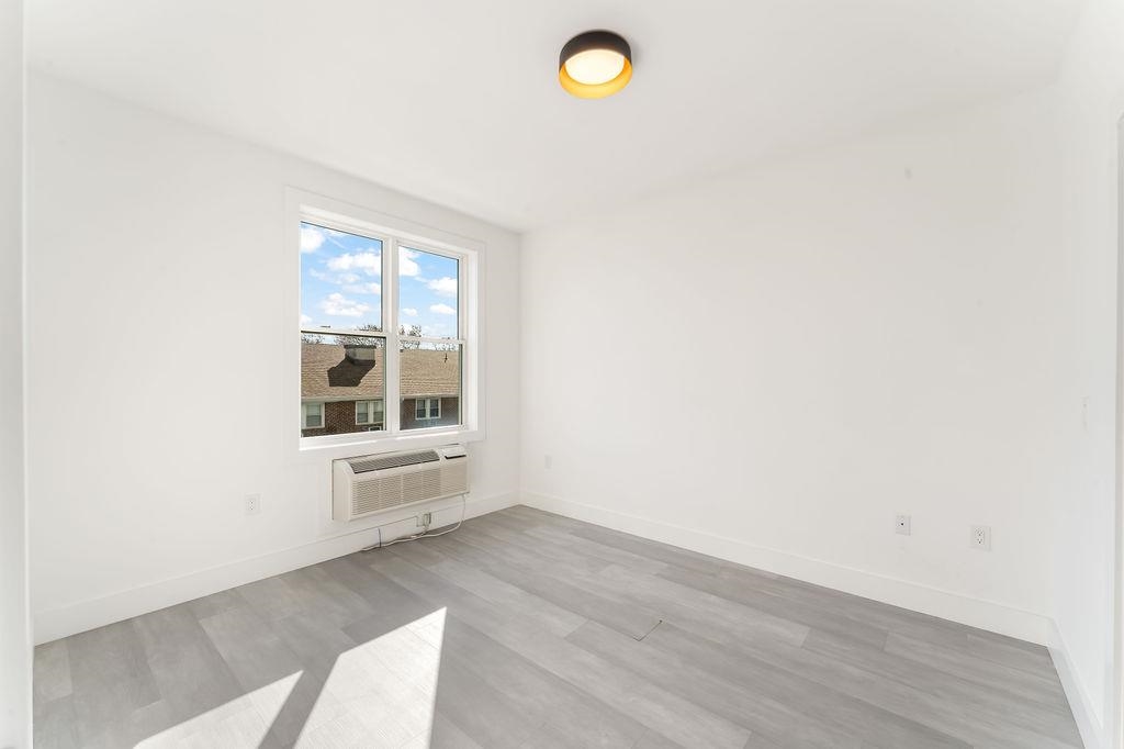 43-45 32ND ST Unit: 305