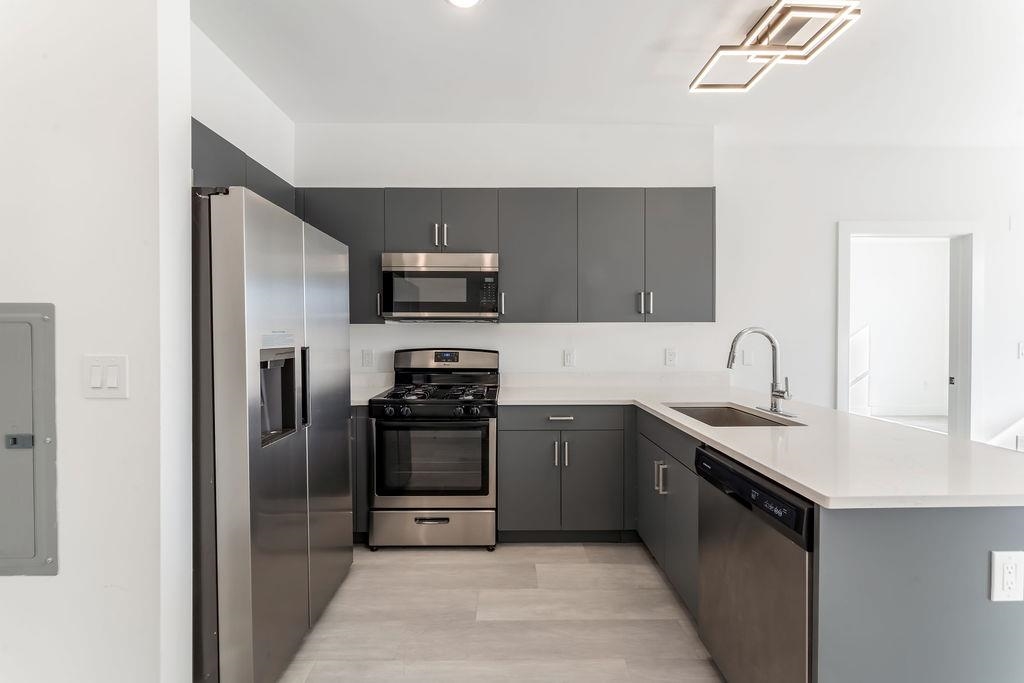 43-45 32ND ST Unit: 305