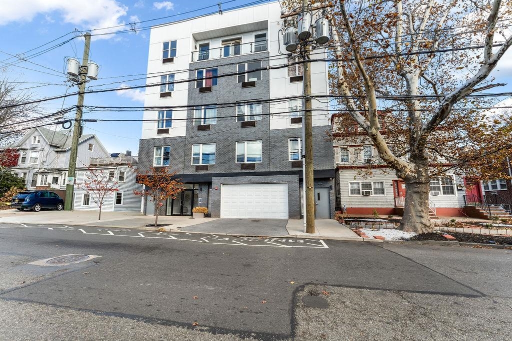 43-45 32ND ST Unit: 305