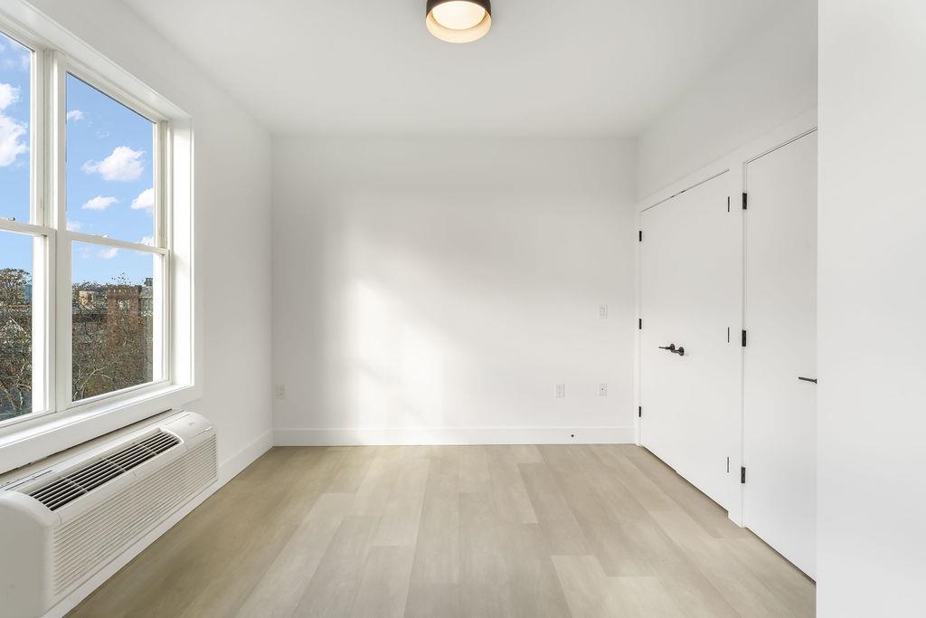 43-45 32ND ST Unit: 501