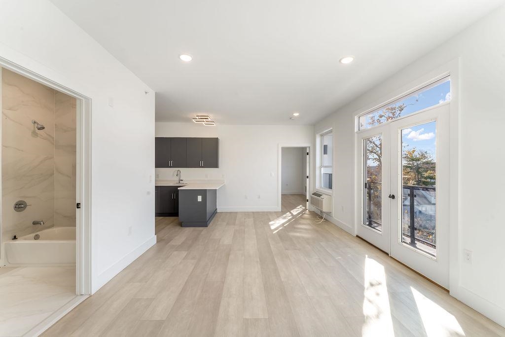 43-45 32ND ST Unit: 501