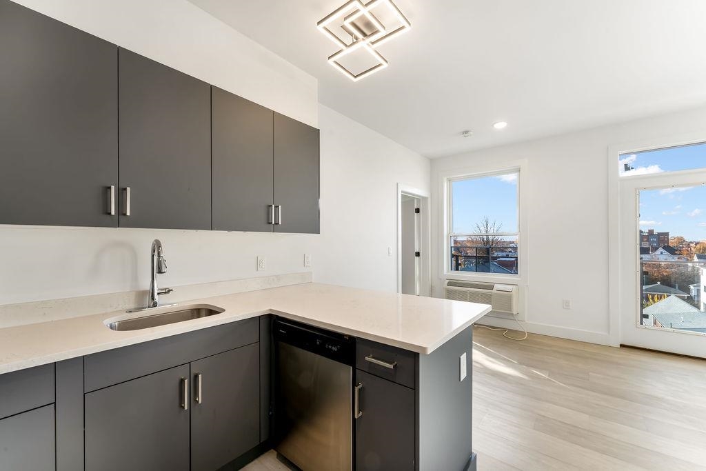 43-45 32ND ST Unit: 501