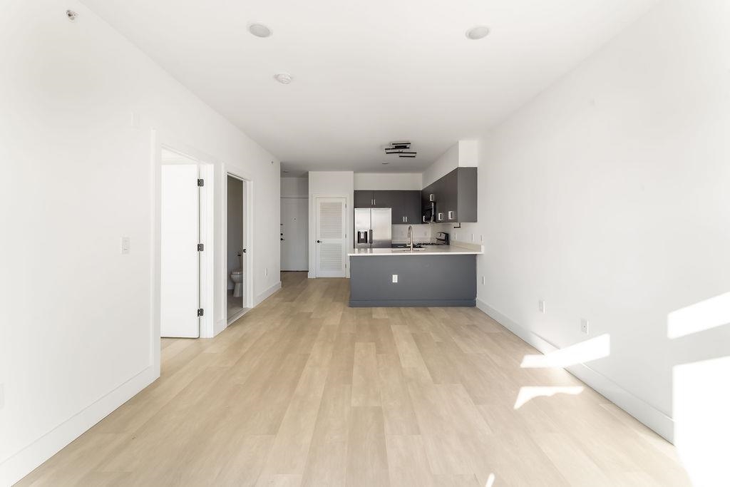 43-45 32ND ST Unit: 503