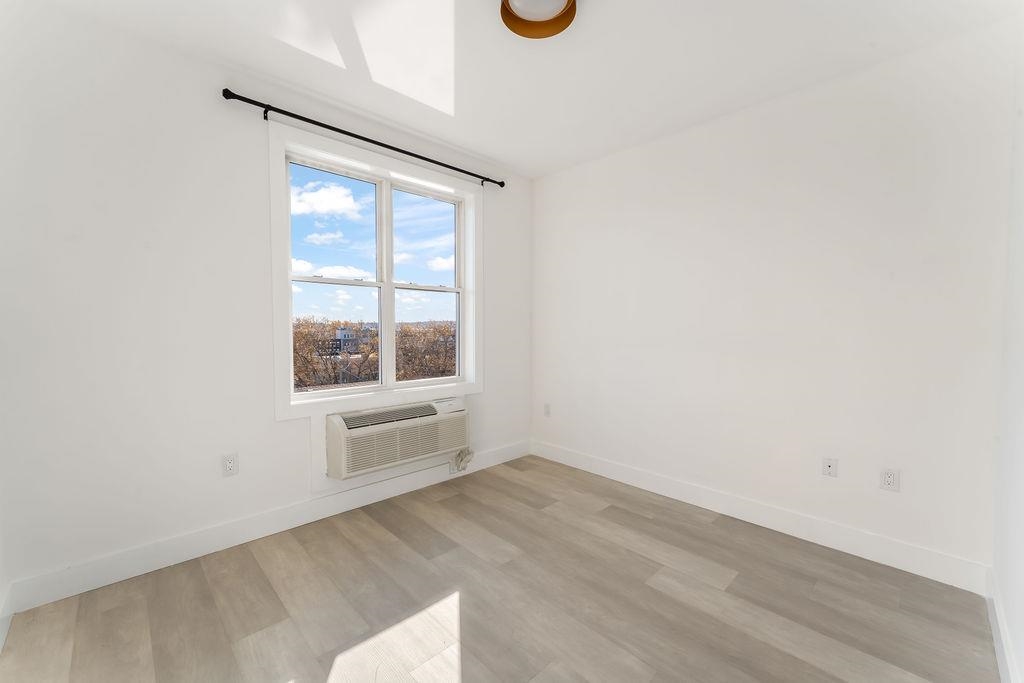 43-45 32ND ST Unit: 503