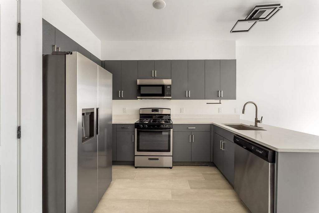 43-45 32ND ST Unit: 503