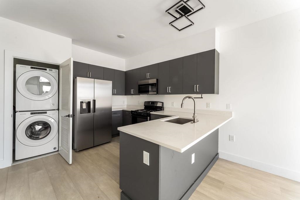 43-45 32ND ST Unit: 503