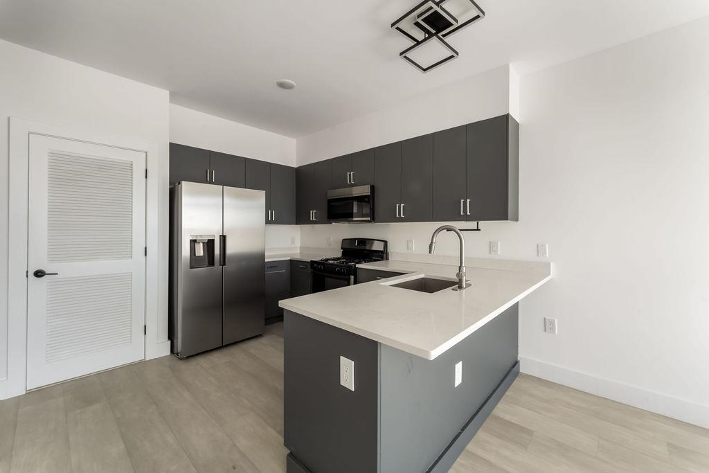 43-45 32ND ST Unit: 503