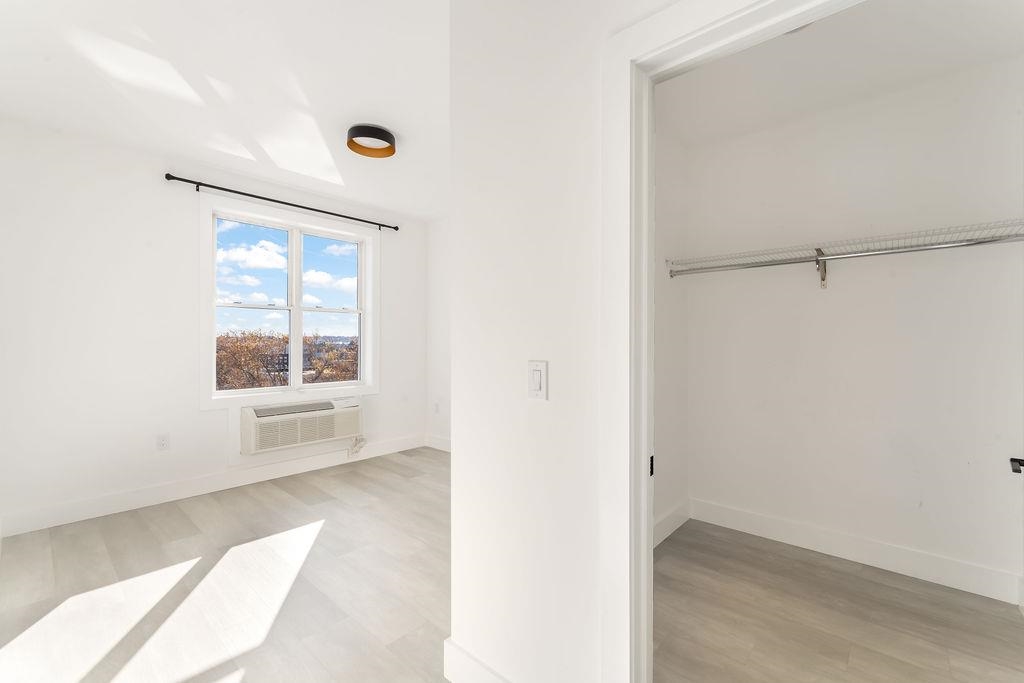 43-45 32ND ST Unit: 503